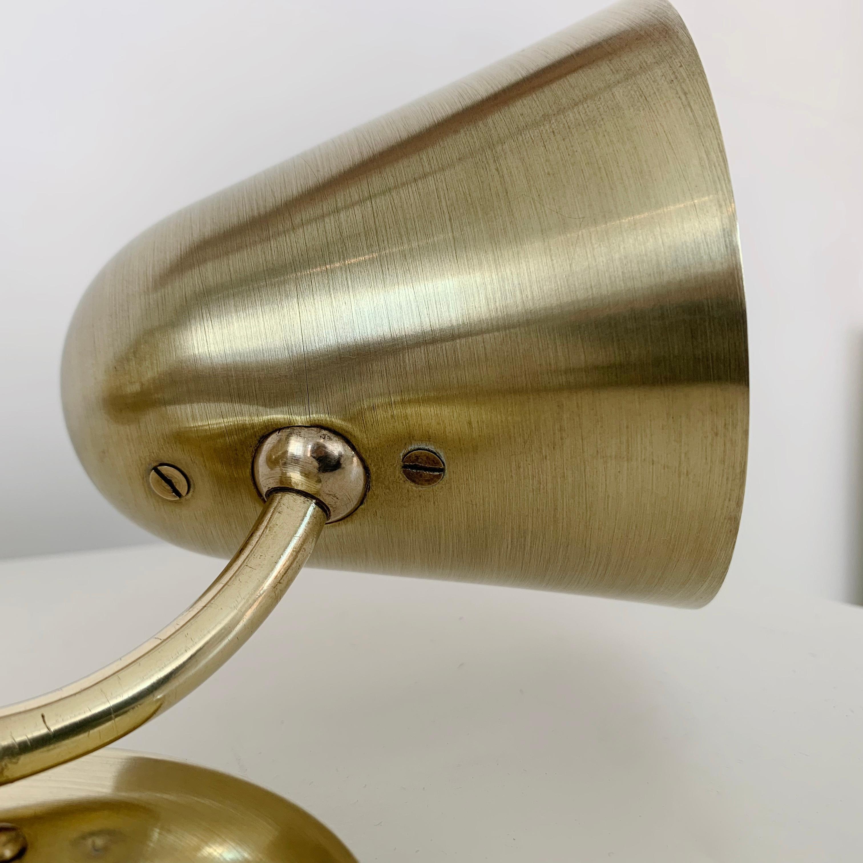 Jacques Biny Seltene zwei Lights Sconce aus Messing, um 1950, Frankreich. im Angebot 11