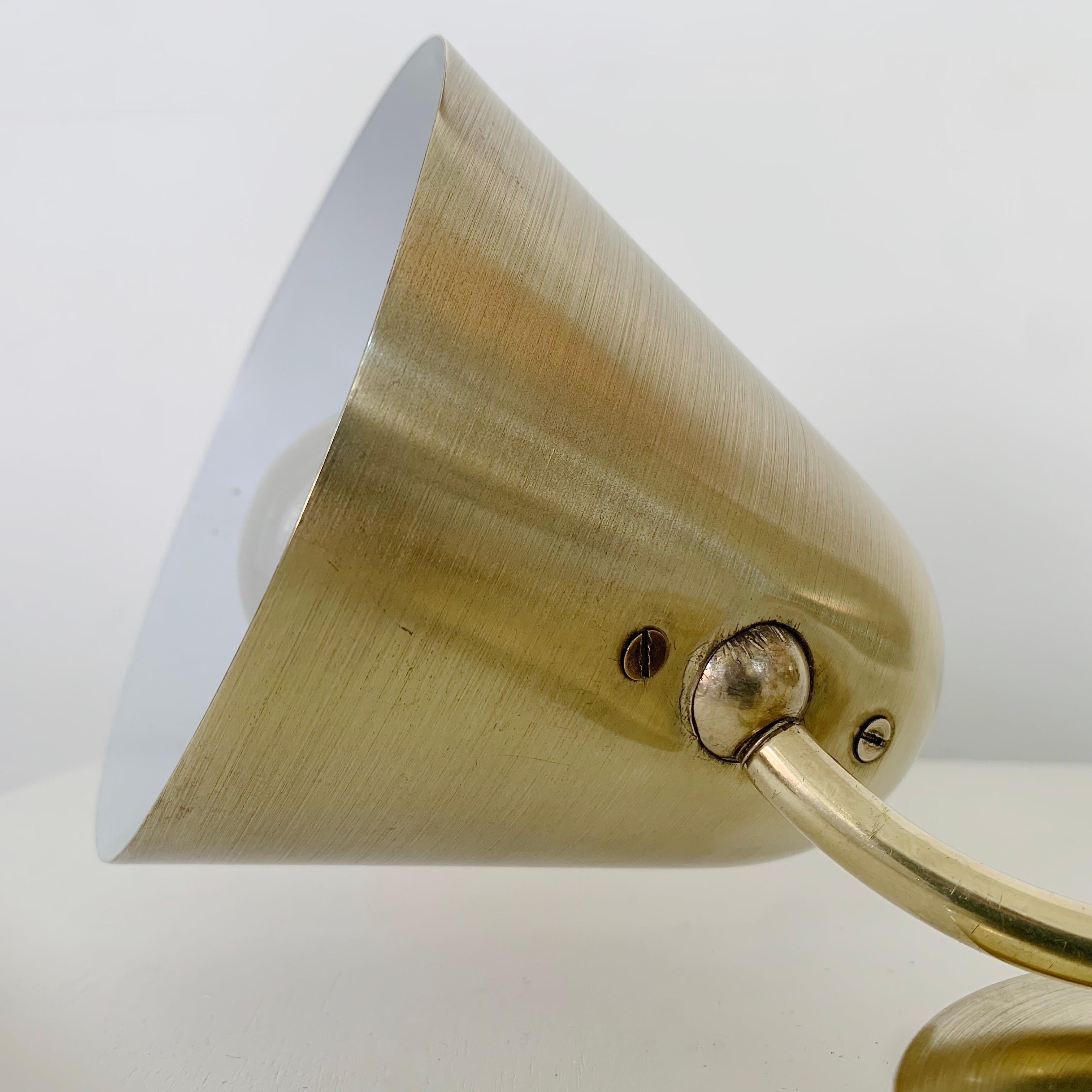 Jacques Biny Seltene zwei Lights Sconce aus Messing, um 1950, Frankreich. im Angebot 12