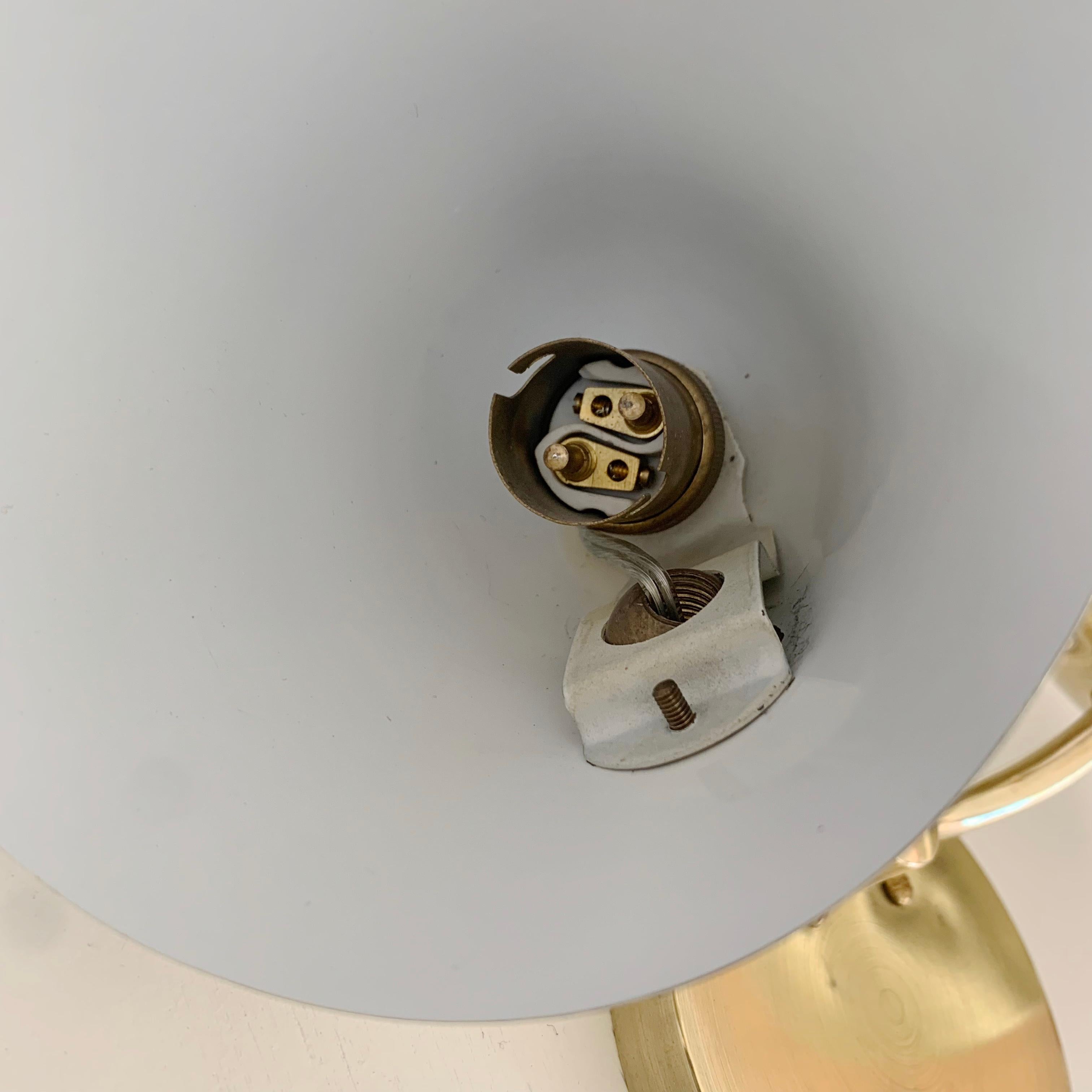 Jacques Biny Seltene zwei Lights Sconce aus Messing, um 1950, Frankreich. im Angebot 13