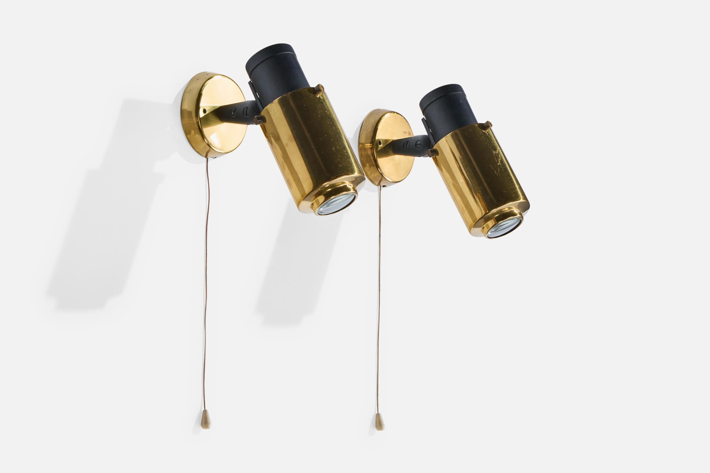 Pareja de apliques regulables de latón y metal lacado en negro diseñados por Jacques Biny y producidos por Lita, Francia, c. 1950.

Las dimensiones son variables, medidas como se muestra.

Dimensiones totales (pulgadas): 5,5