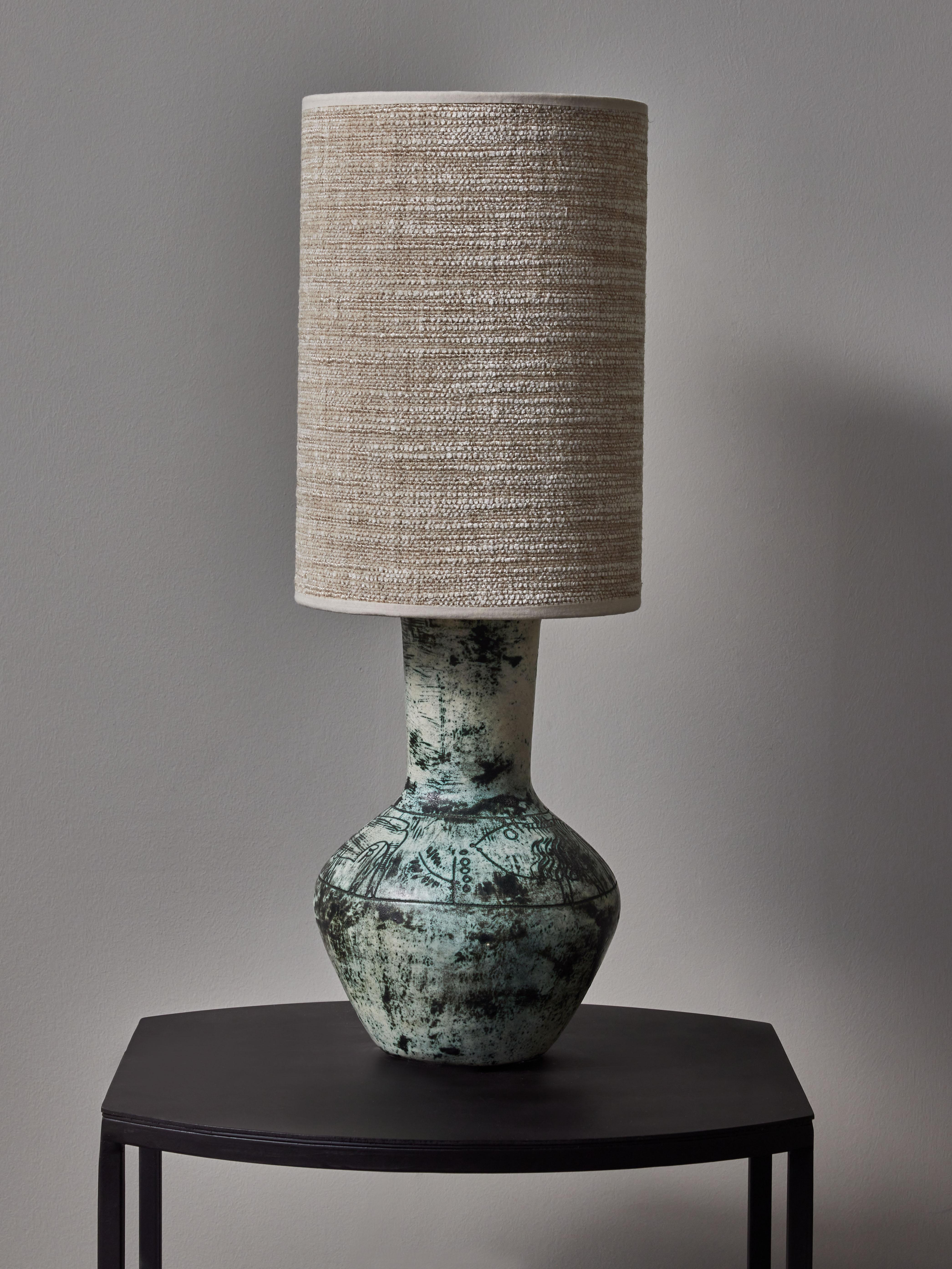 Mid-Century Modern Lampe de table en céramique verte en forme de balustre de Jacques Blin en vente