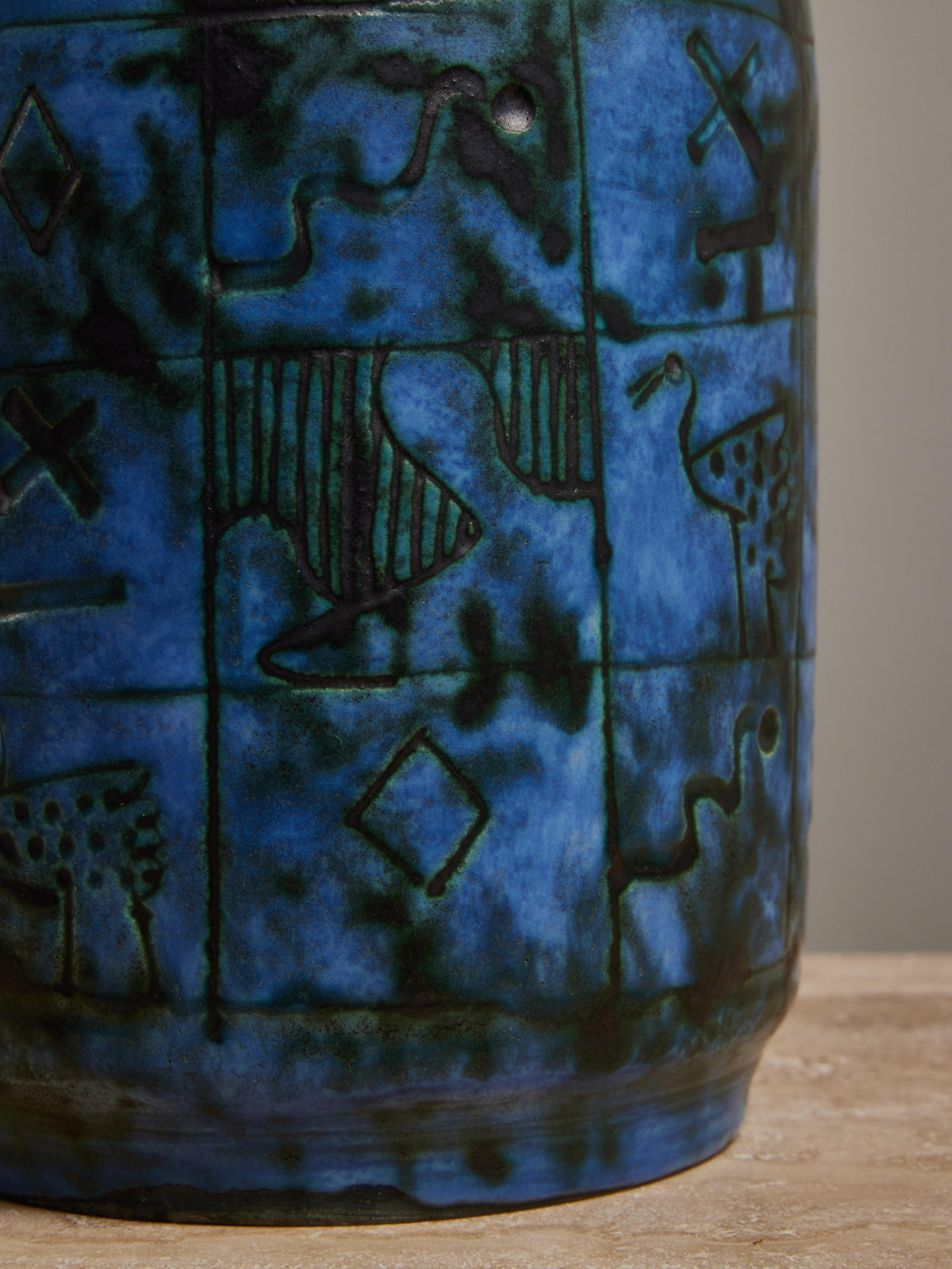 Français Lampe de table en céramique bleue Jacques Blin en vente