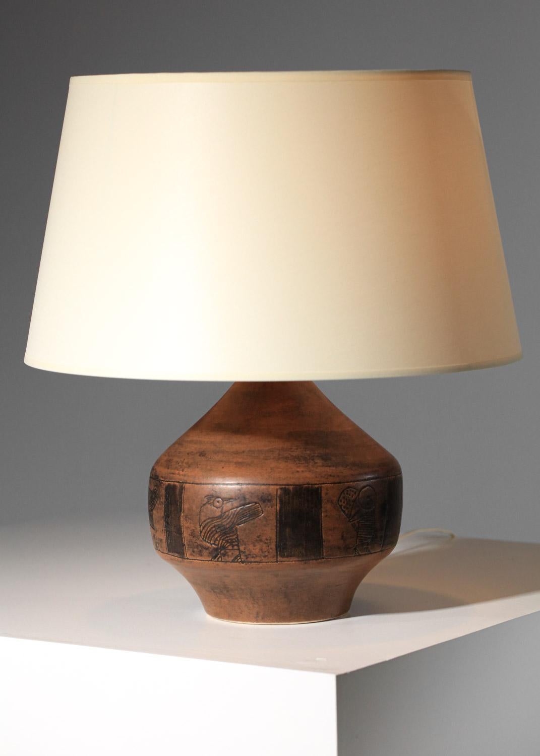 Jacques blin brown ceramic lamp with bird design   In Good Condition In Lyon, FR