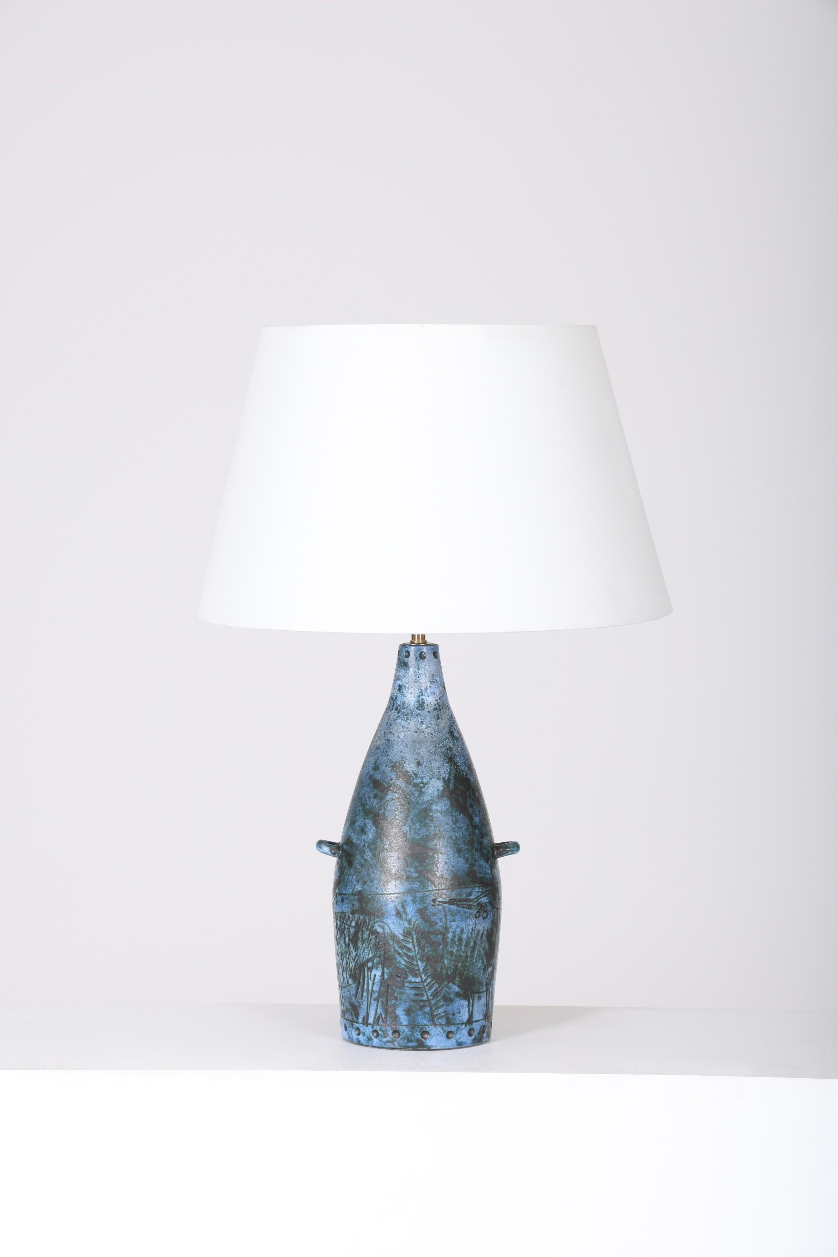 Lamp designed by the French ceramicist Jacques Blin, blue, signed on the underside, from the 1950s. Sold without a lampshade. In perfect condition.
LP948