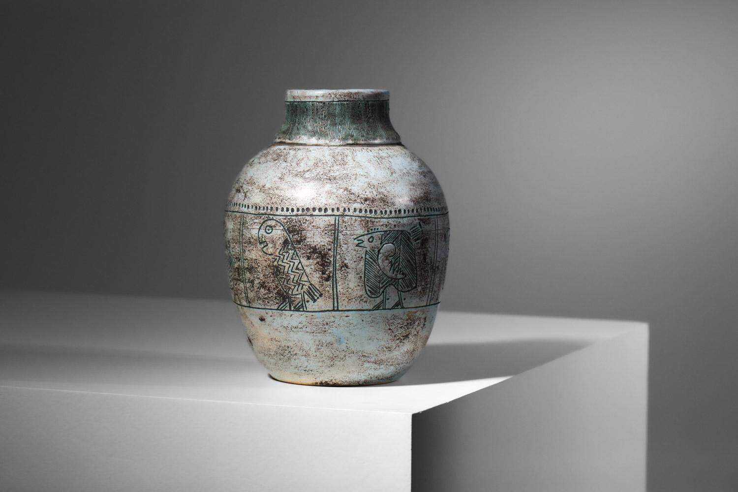 Fatto a mano Vaso in ceramica Jacques Blin degli anni '50 con uccelli smaltati in blu in vendita