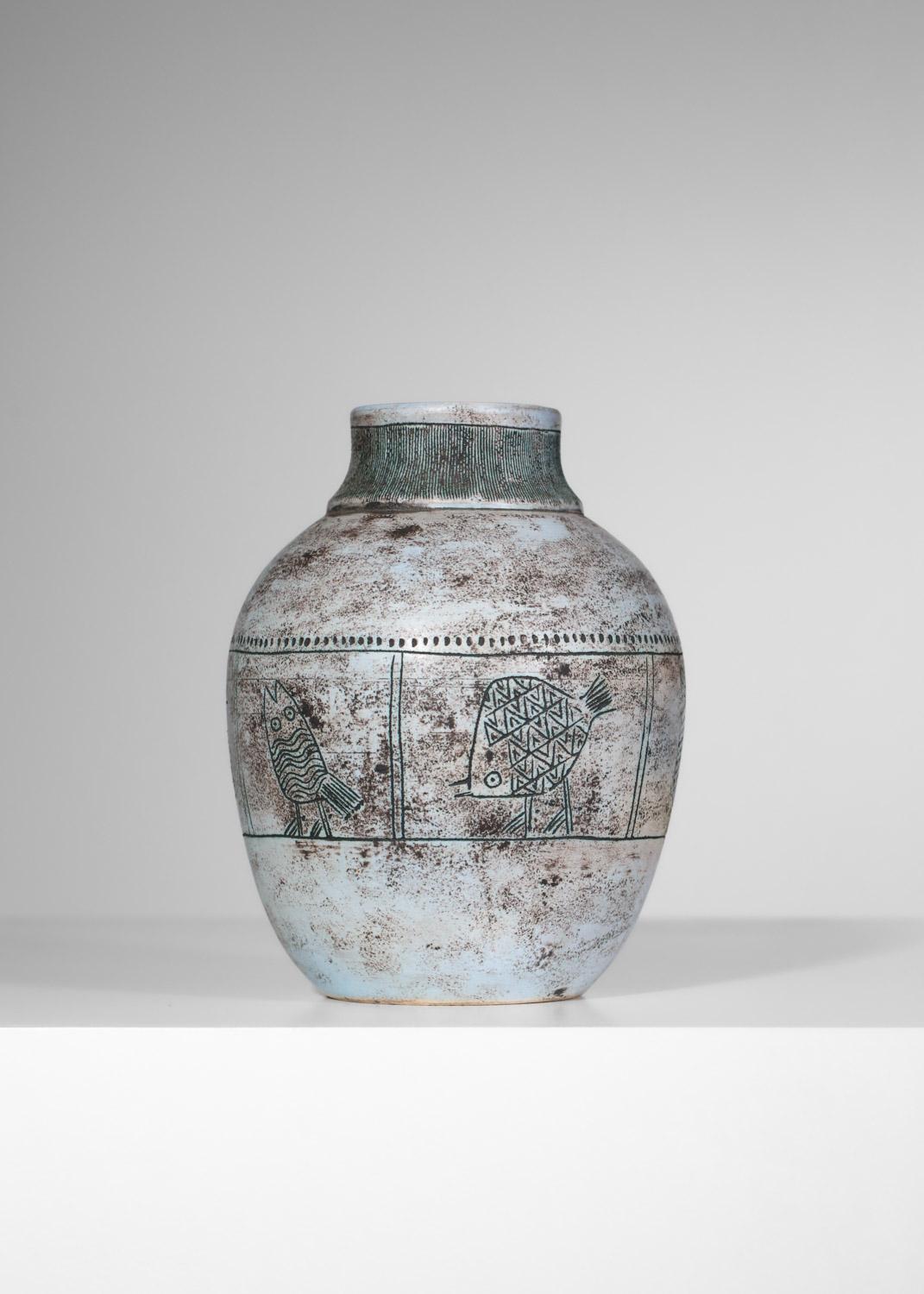 Metà XX secolo Vaso in ceramica Jacques Blin degli anni '50 con uccelli smaltati in blu in vendita