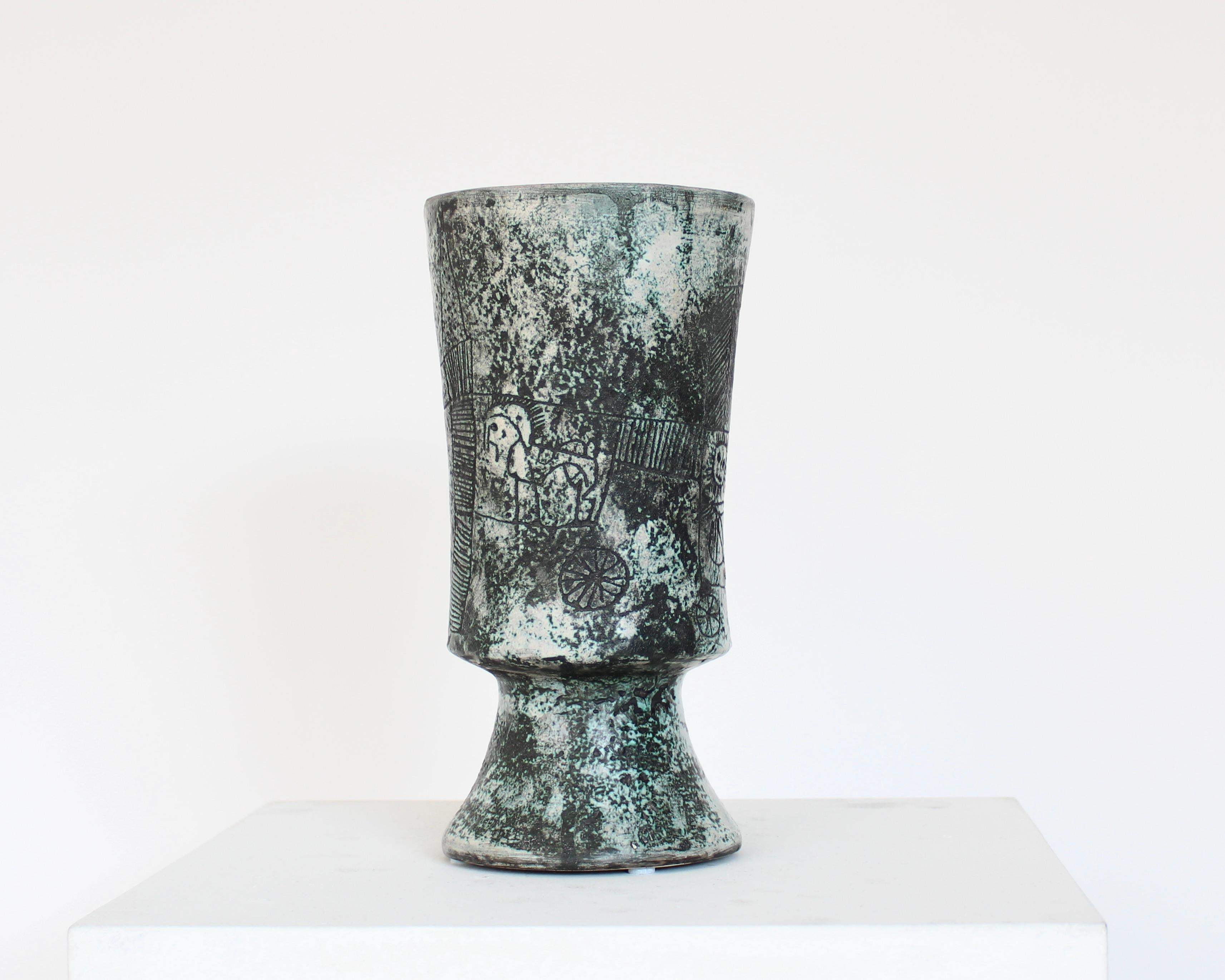 Jacques Blin Französische Keramik Türkisblaue Sgraffito Chalice-Vase aus Keramik im Zustand „Gut“ im Angebot in Chicago, IL