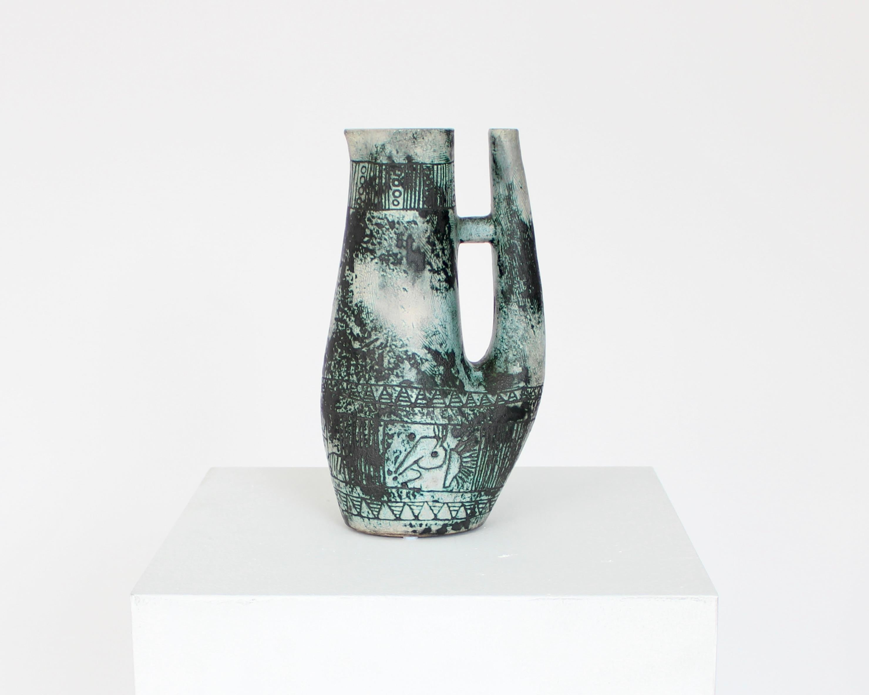Mid-Century moderno Jacques Blin Brocca in ceramica francese blu turchese con manico alto in vendita