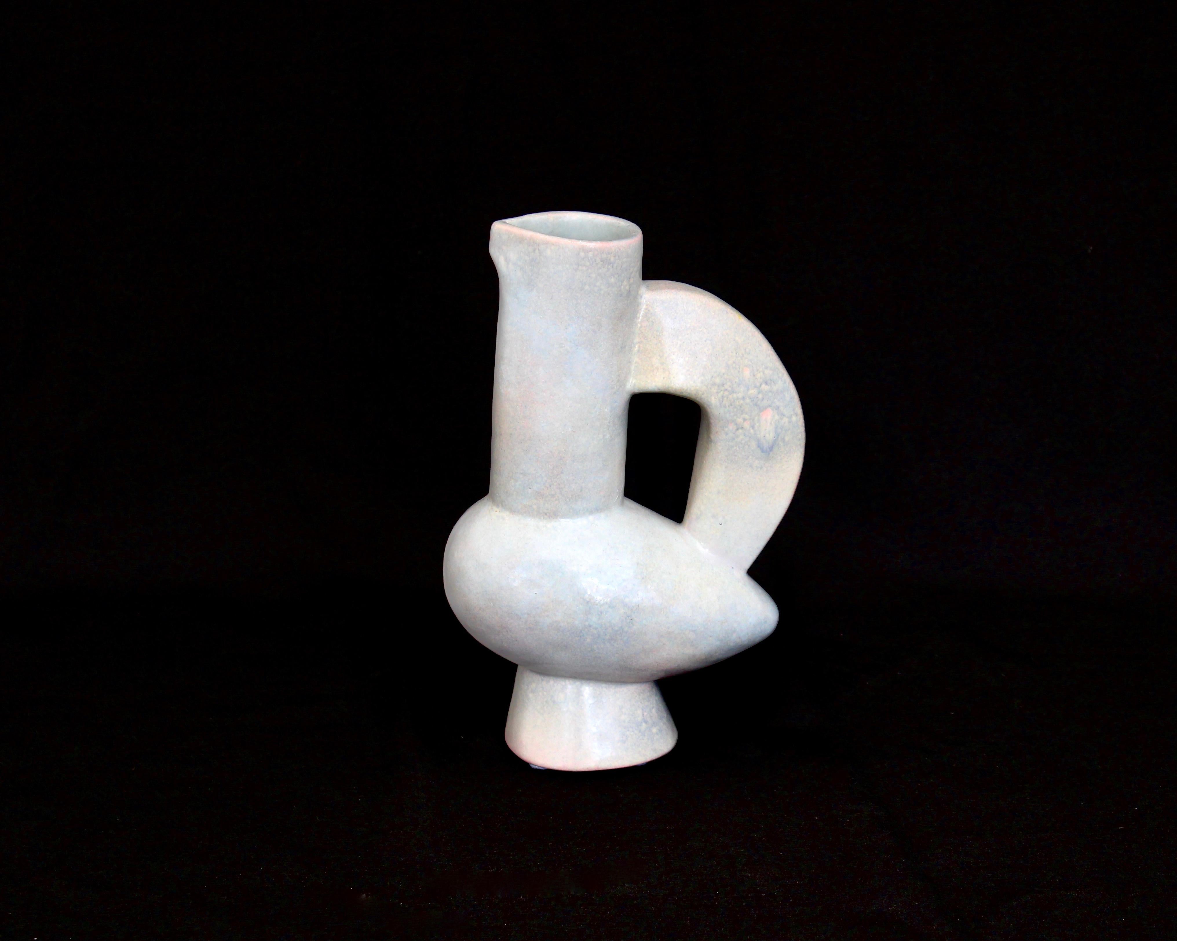 Milieu du XXe siècle Vase en céramique française à glaçure blanche en forme d'oiseau de Jacques Blin en vente