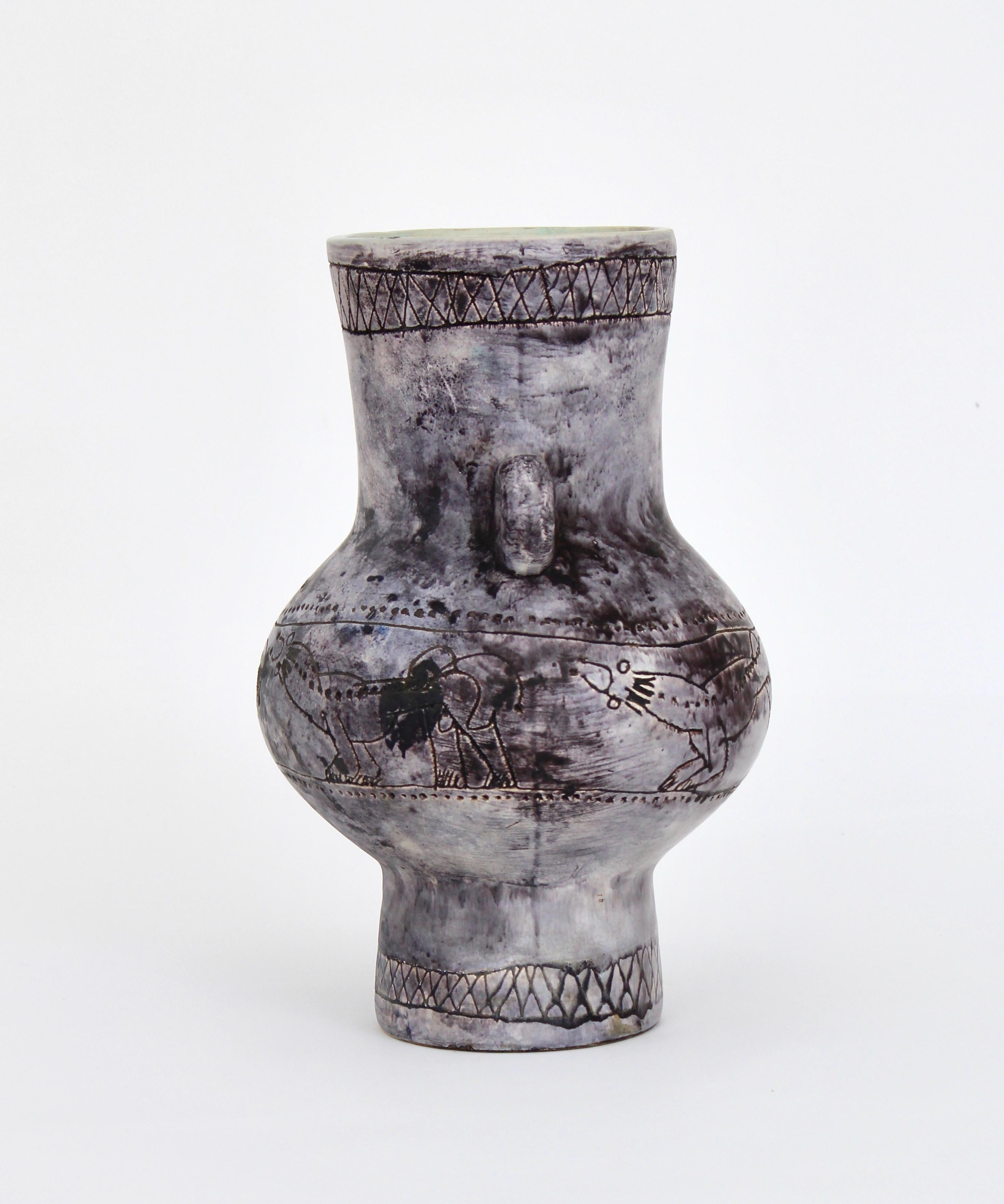 Mid-Century moderno Vaso in ceramica francese da grigio chiaro a lavanda chiaro di Jacques Blin, 1960 circa in vendita