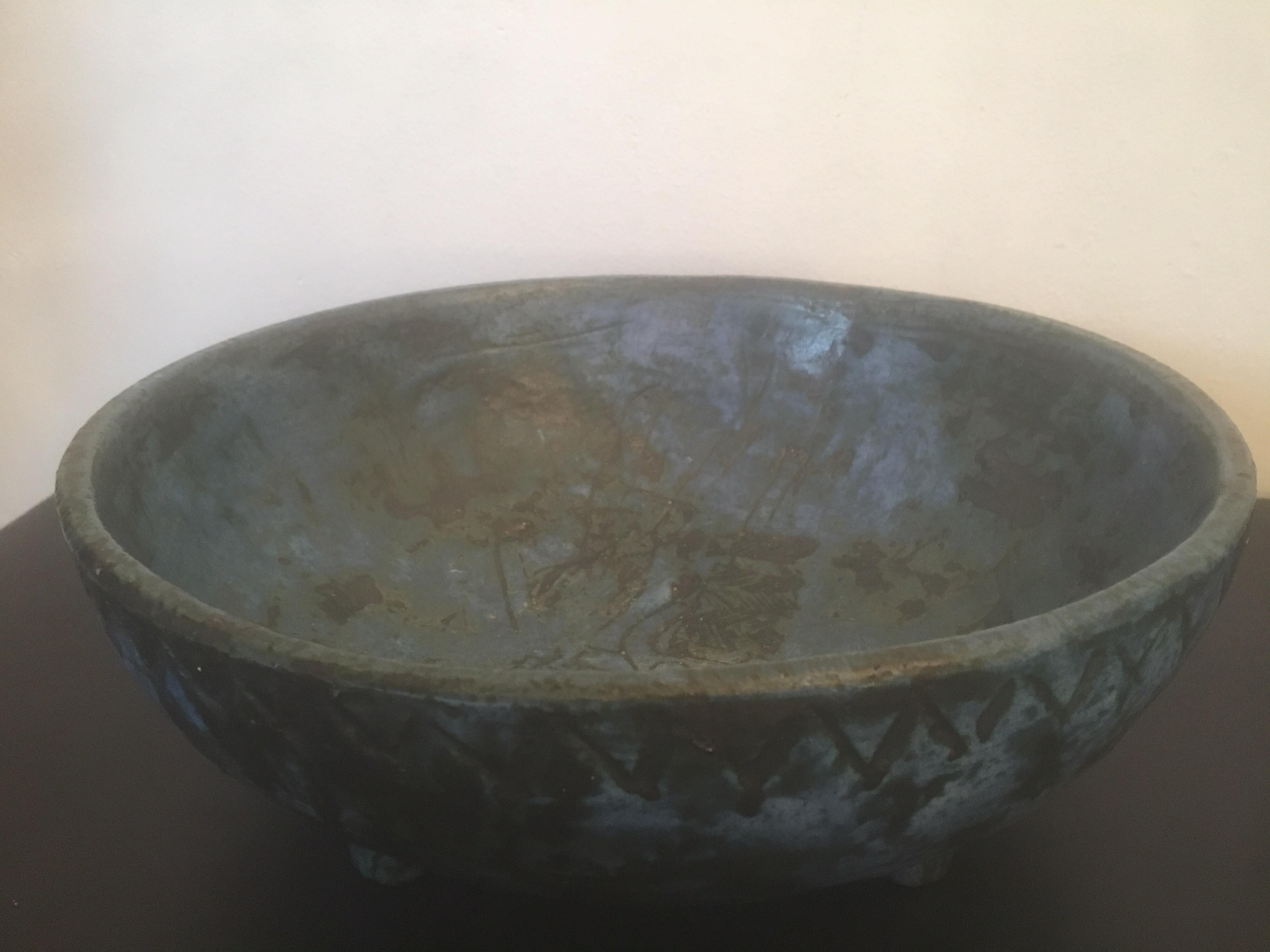 Jacques Blin Signed Blue Ceramic Bowl on Four Feet, Incised Decor, French, 1960s In Good Condition For Sale In Aix En Provence, FR