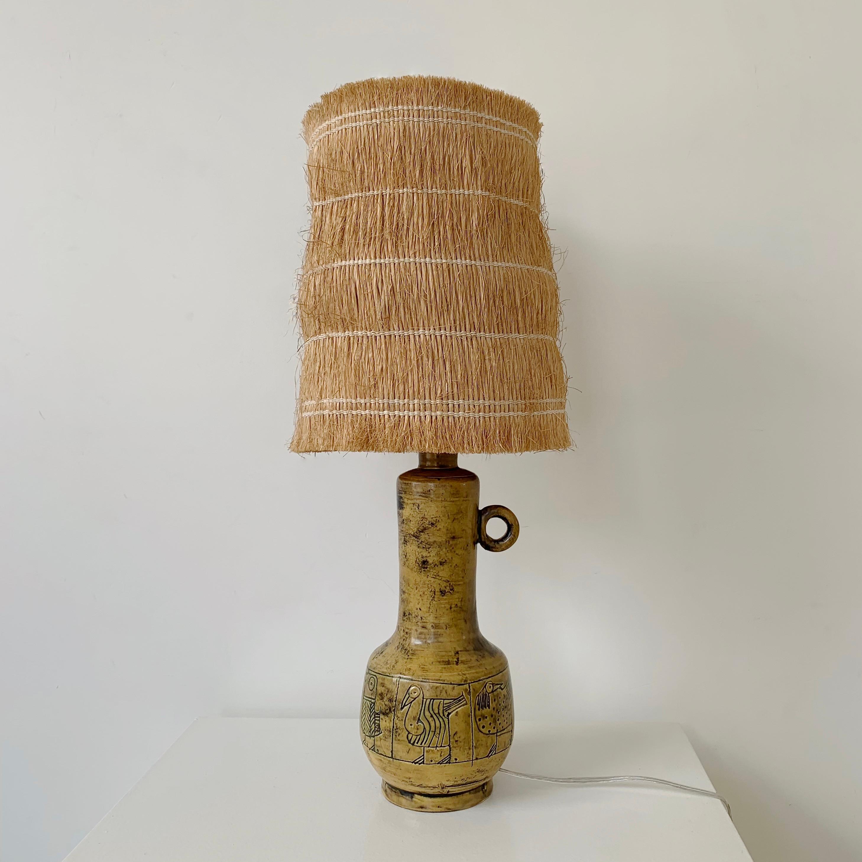 Nice Jaques Blin ceramic table lamp, circa 1950, France.
Glazed ceramic with round handle and naive birds decor.
Original straw shade included. Signed underneath: Blin.
Rewired, one E14 bulb.
Dimensions: total height: 47 cm, diameter of the