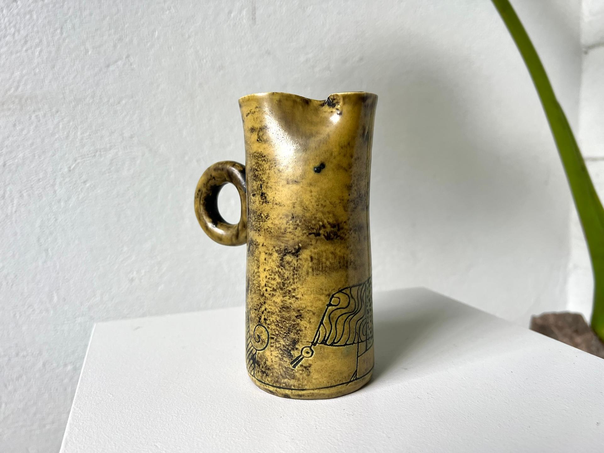 Jacques Blin : Yellow enameled ceramic pitcher In Good Condition For Sale In LYON, FR