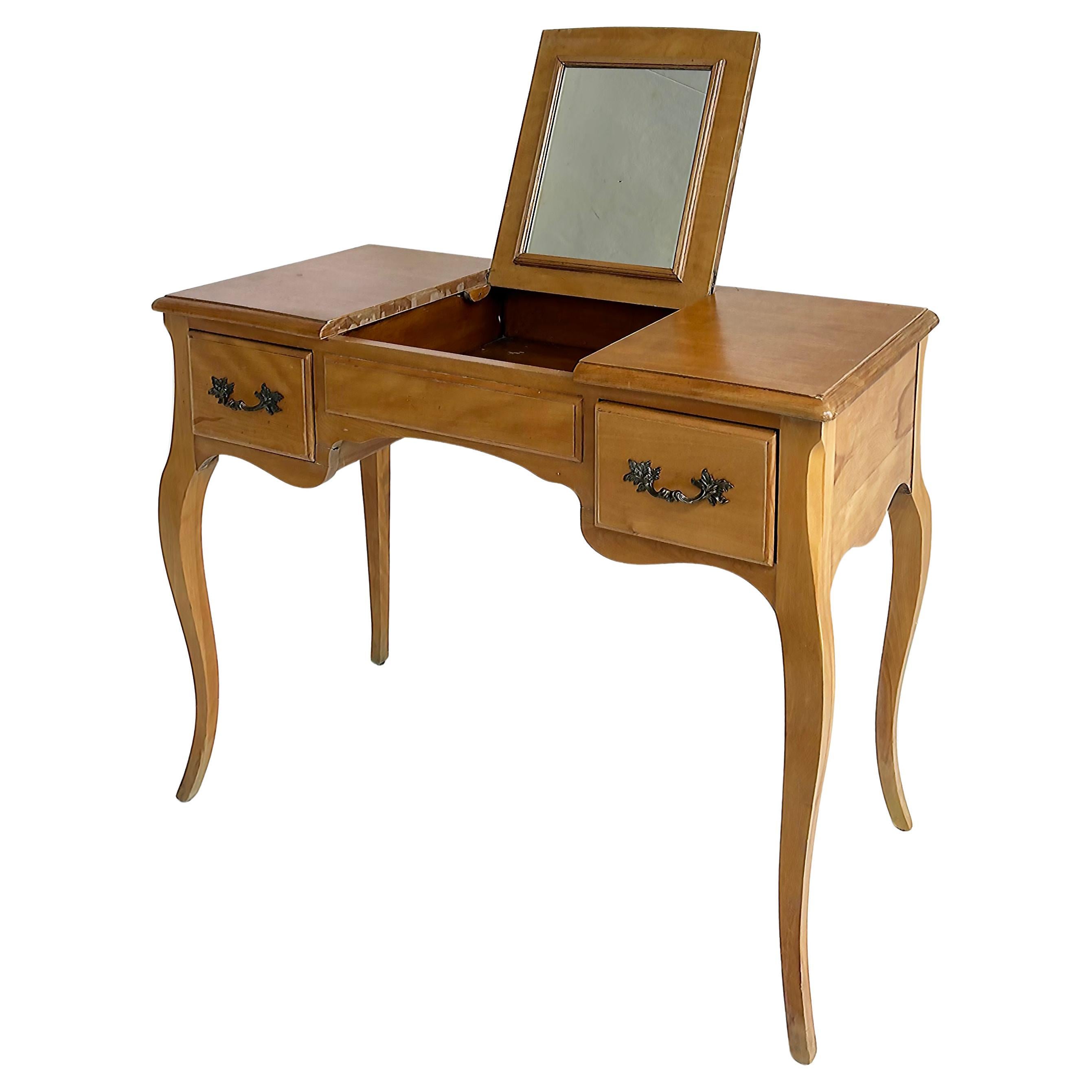 Jacques Bodart French Blonde Wood 3-Drawer Vanity Table with Flip-up Mirror (Table de toilette à 3 tiroirs en bois blond français avec miroir rabattable) en vente