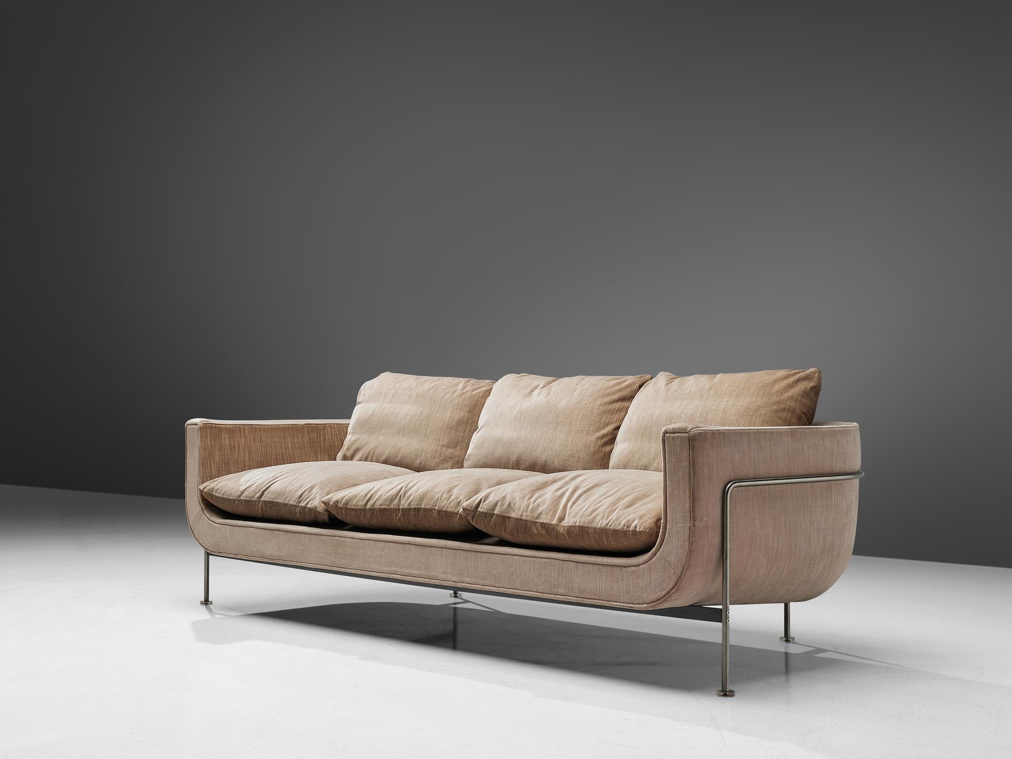 Jacques Brule, sofa to be reupholstered, metal wood and fabric, France, 1963.

An elegant sofa by Jacques Brule, featuring a seat that shows strong lines and curves. The seat is nicely balanced with clear and reounded edges. It's supported by the