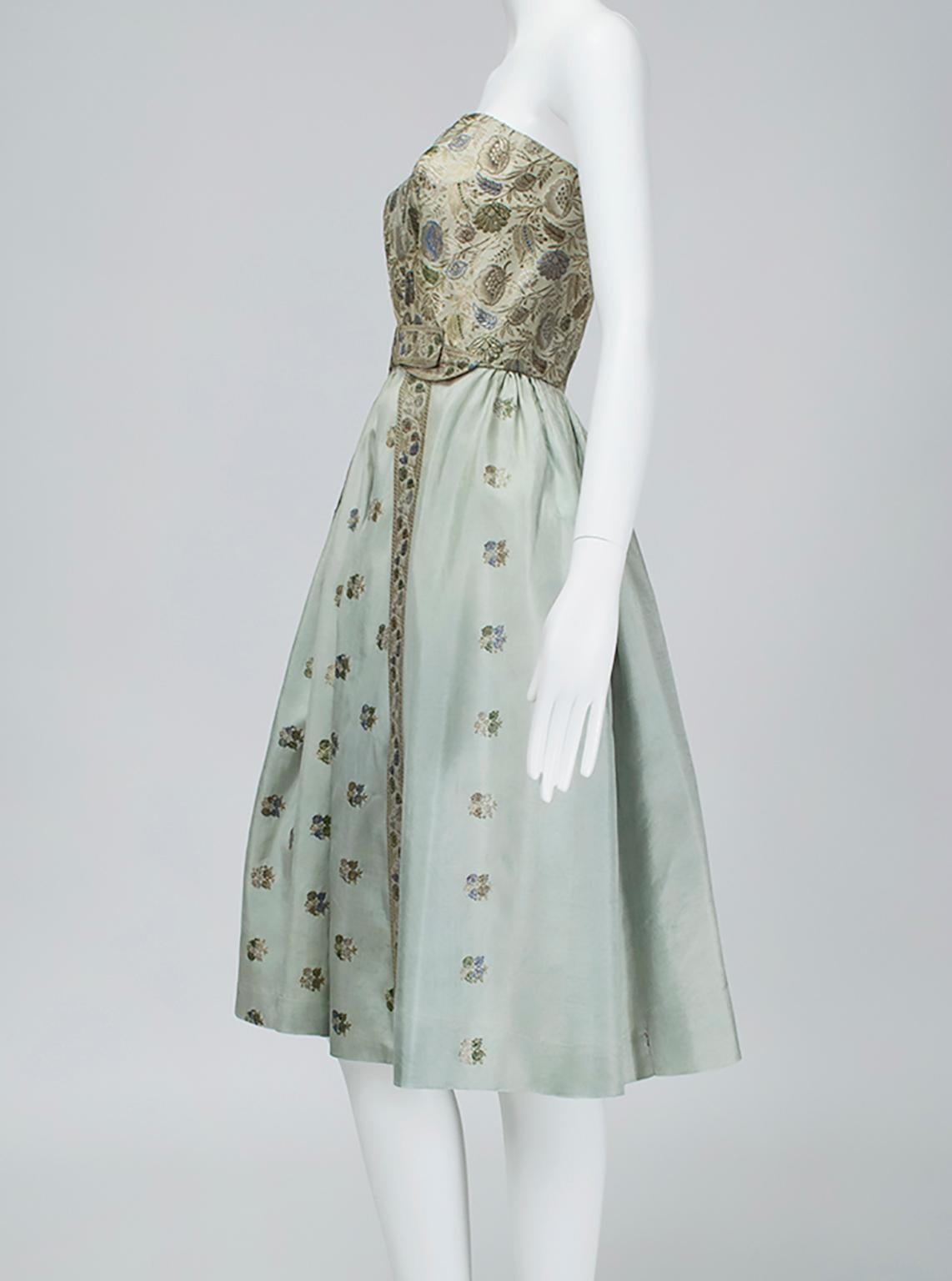 Jacques Cassia Couture Trägerloses Partykleid aus Silberbrokat aus Silberbrokat - S, 1950er Jahre (Grau) im Angebot
