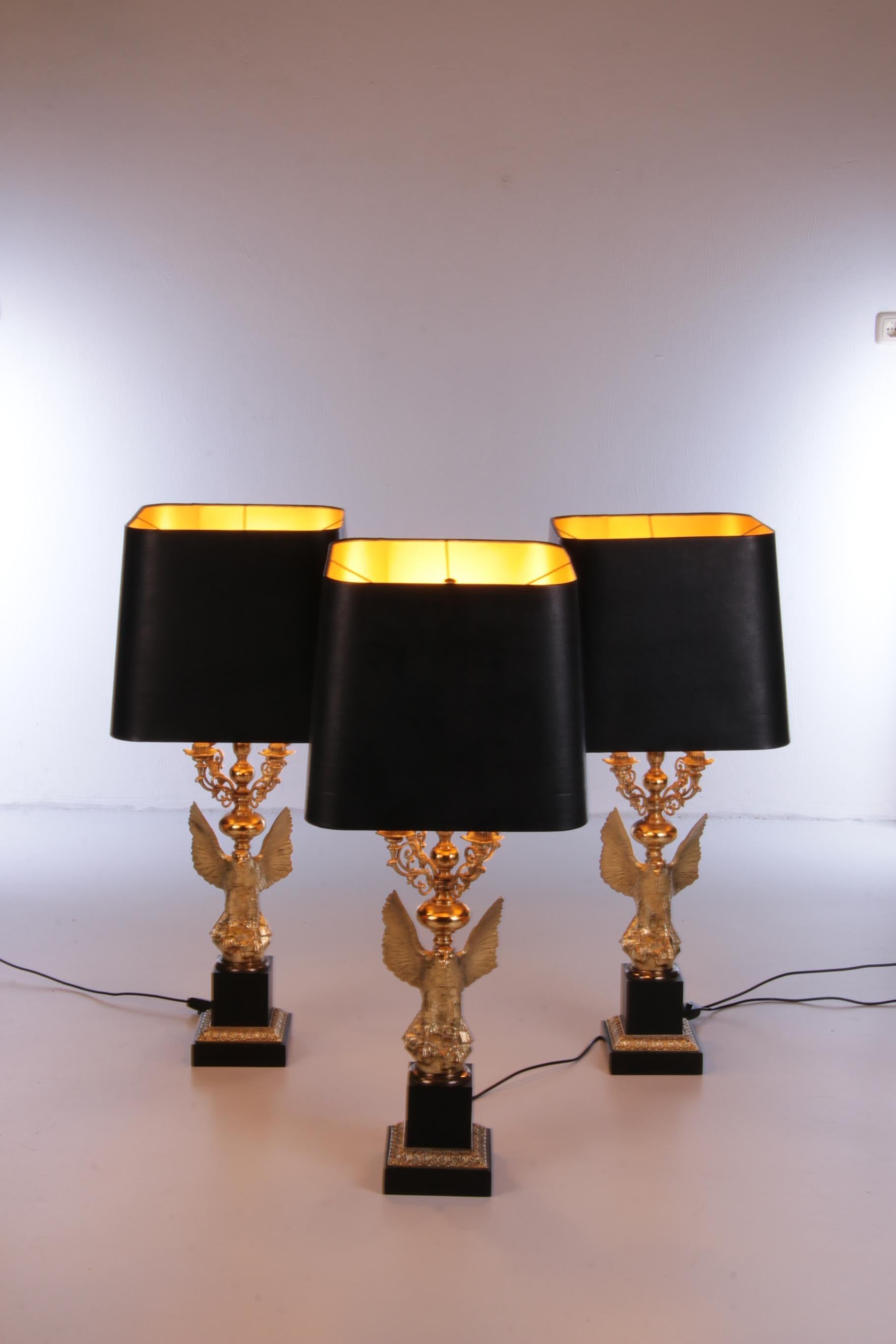 Jacques Charles for Maison Charles - Eagle Guilded table lamp by Maison Charles

Beautiful Eagle Guilded table lamp by Maison Charles, designed by Jacques Charles.

This Classic 1960s/70s Hollywood Regency (France) piece is made of 24 carat gold