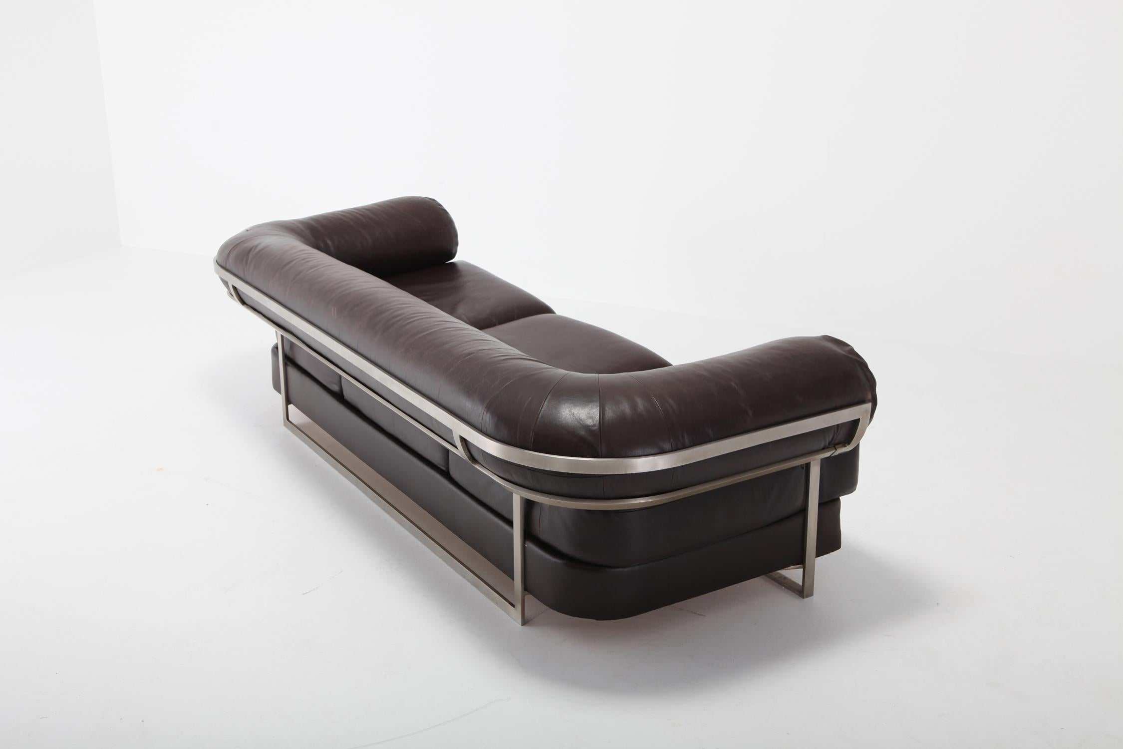 Apollo sofa,  Jacques Charpentier, France, 1960s

Designers Francois Monnet, Francoise See, Jacques Charpentier, Michel Boyer and Maria Pergay succeeded to create excellent furniture in stainless steel. 


 