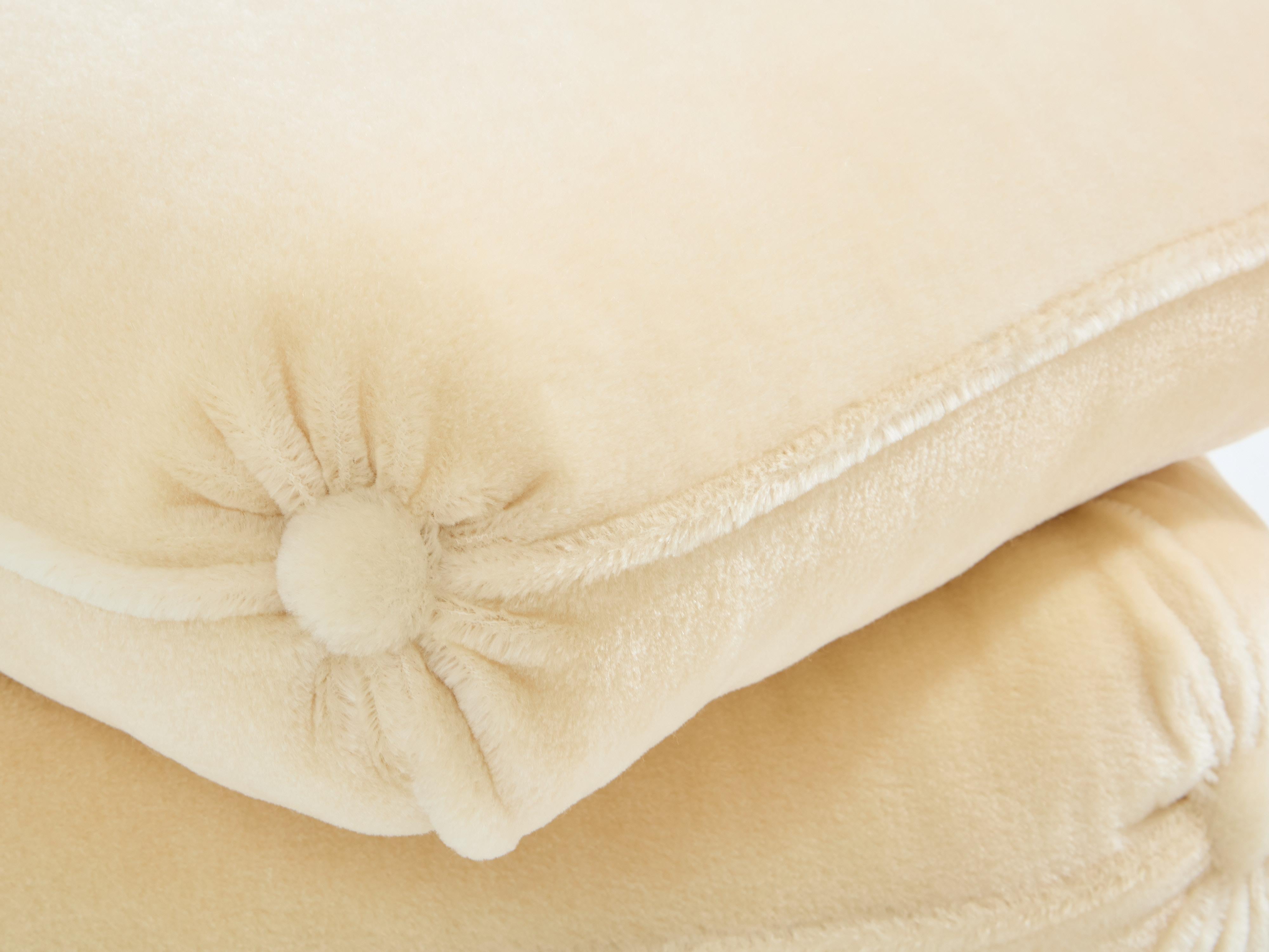 Jacques Charpentier per Maison Jansen coppia di pouf in velluto di mohair anni '70 in vendita 1
