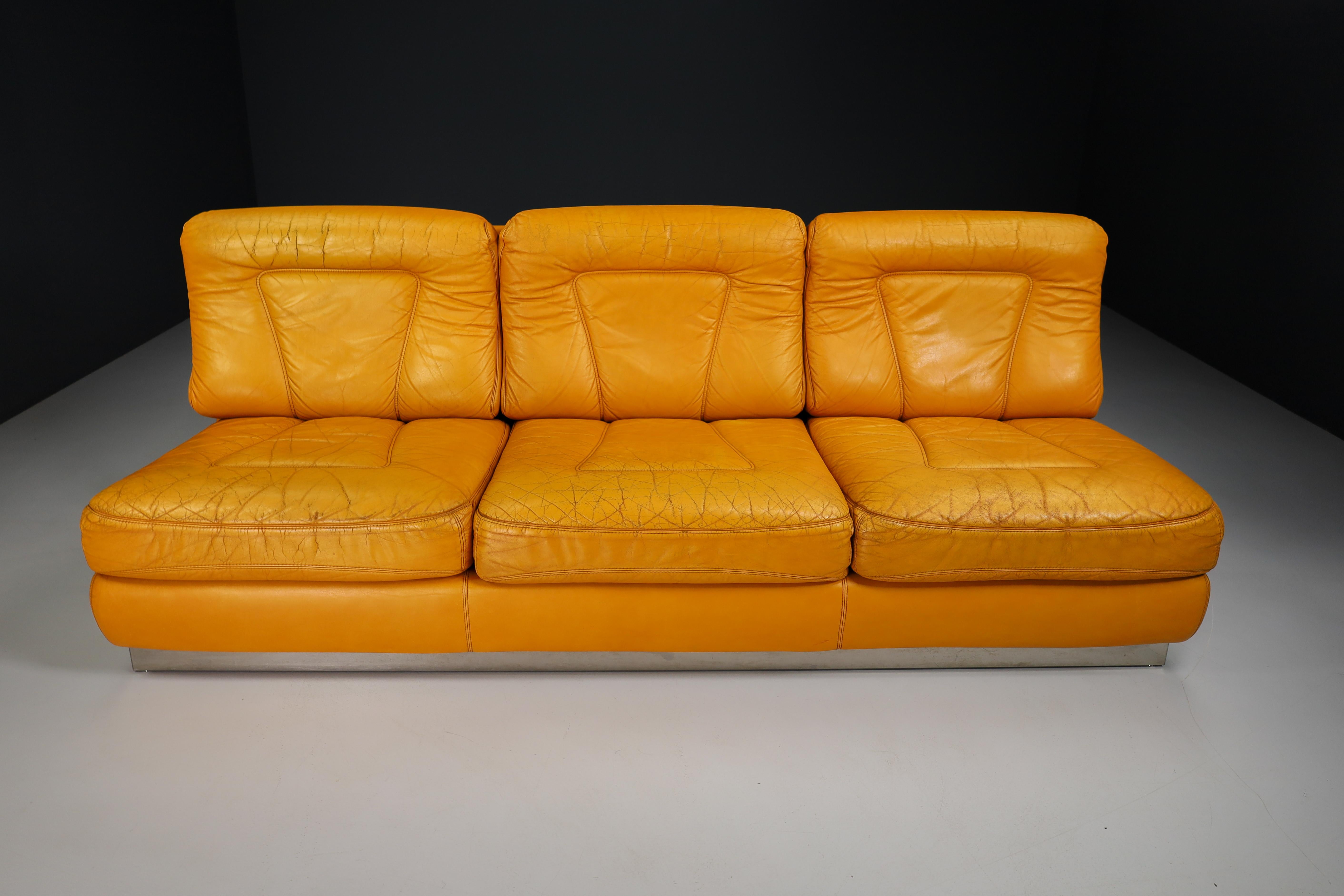 Jacques Charpentier leather and stainless steel lounge sofa, France 1970s

Very comfortable sofa by Jacques Charpentier, France, 1970s. The attractive sleek design of a carved-out cubic shape on a polished stainless steel base provides a very