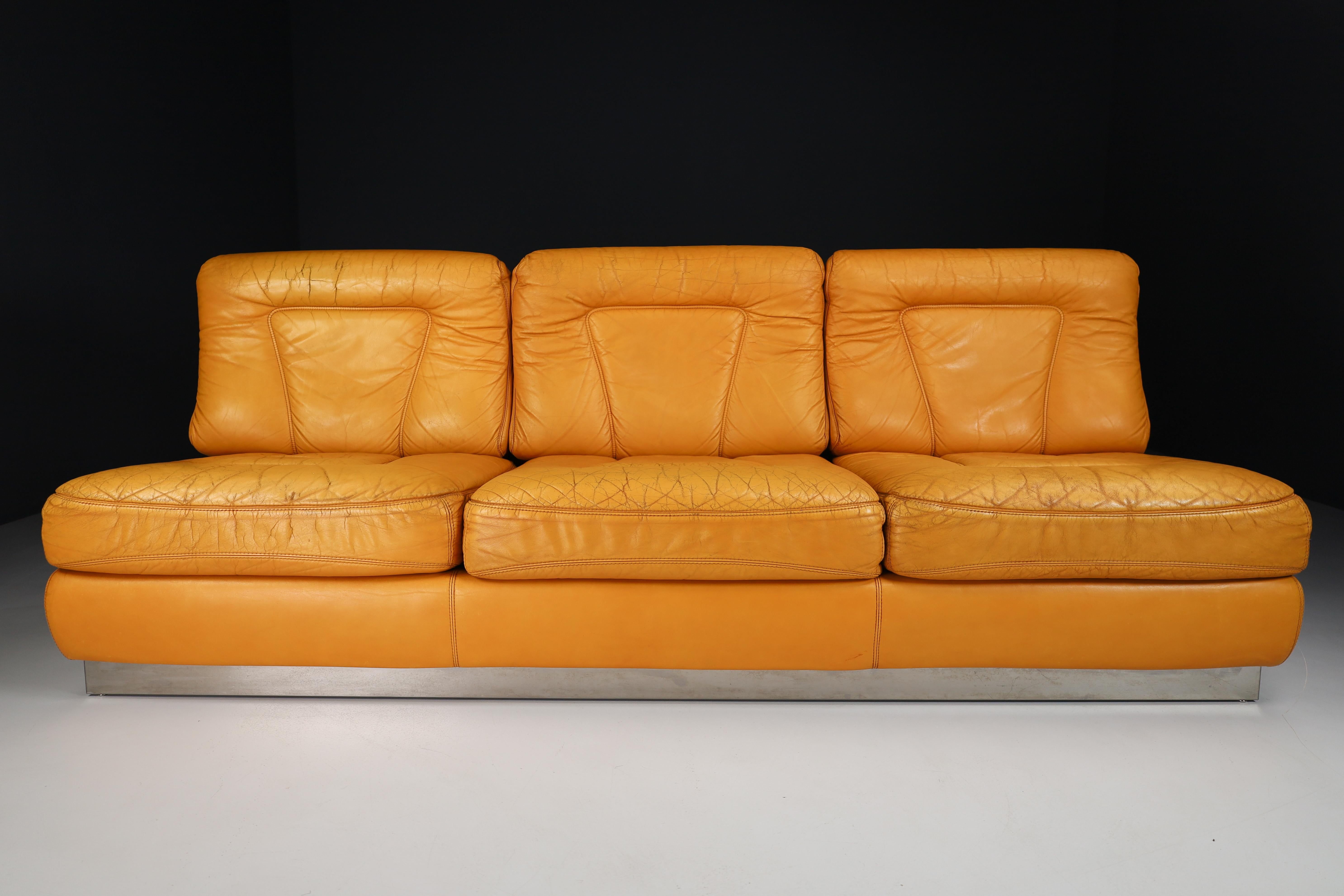 Jacques Charpentier Leather and Stainless Steel Lounge Sofa, France 1970s In Good Condition In Almelo, NL