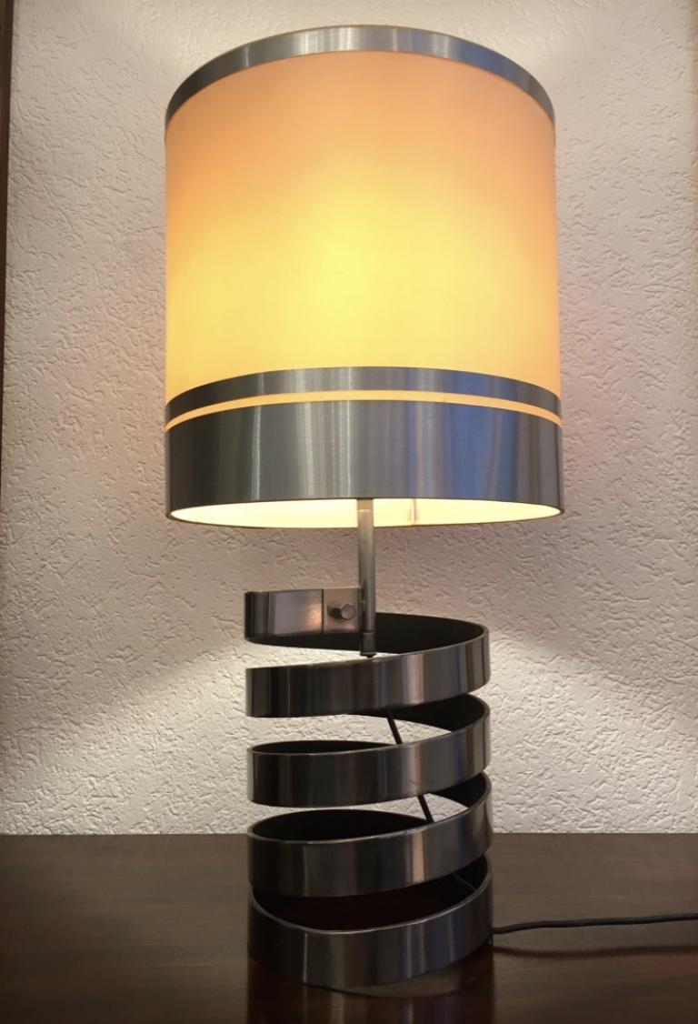 Lampe de table en acier inoxydable Jacques Charpentier France:: circa 1970 Bon état - En vente à Geneva, CH