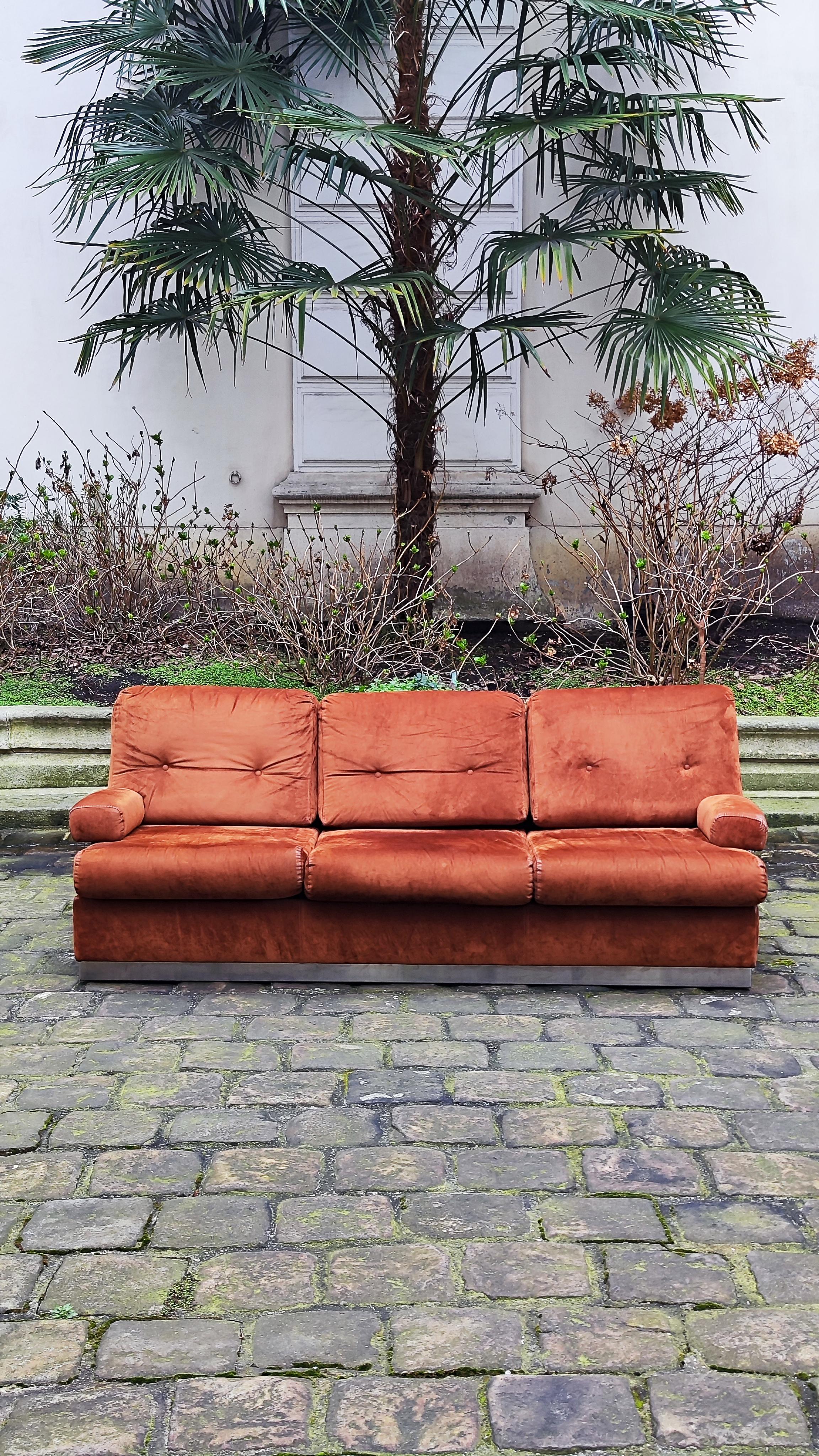 Jacques Charpentier suede and steel sofa, 1970s - France In Good Condition For Sale In Paris, FR