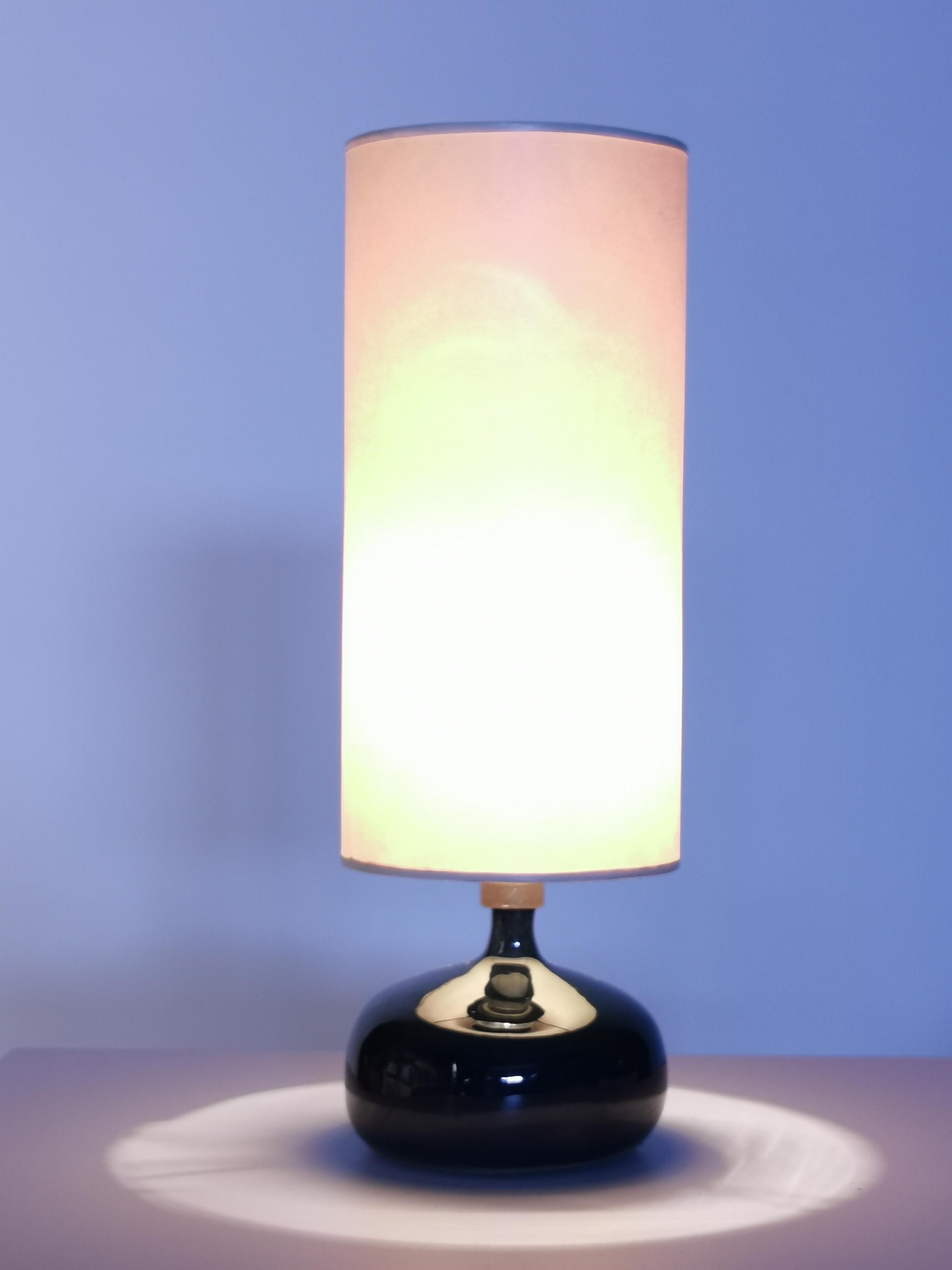 A midnight blue enameled table lamp by Jacques & Dani Ruelland, executed in their workshop in the 1960s.
Mod. B6. Original lampshade.
The base is 9.5cm high, the diameter is 11cm, height with shade 32.5cm.