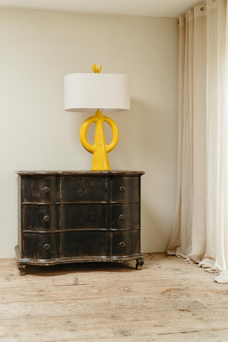 Lampe de bureau « Madam » en céramique émaillée jaune de Jacques Darbaud en vente 3