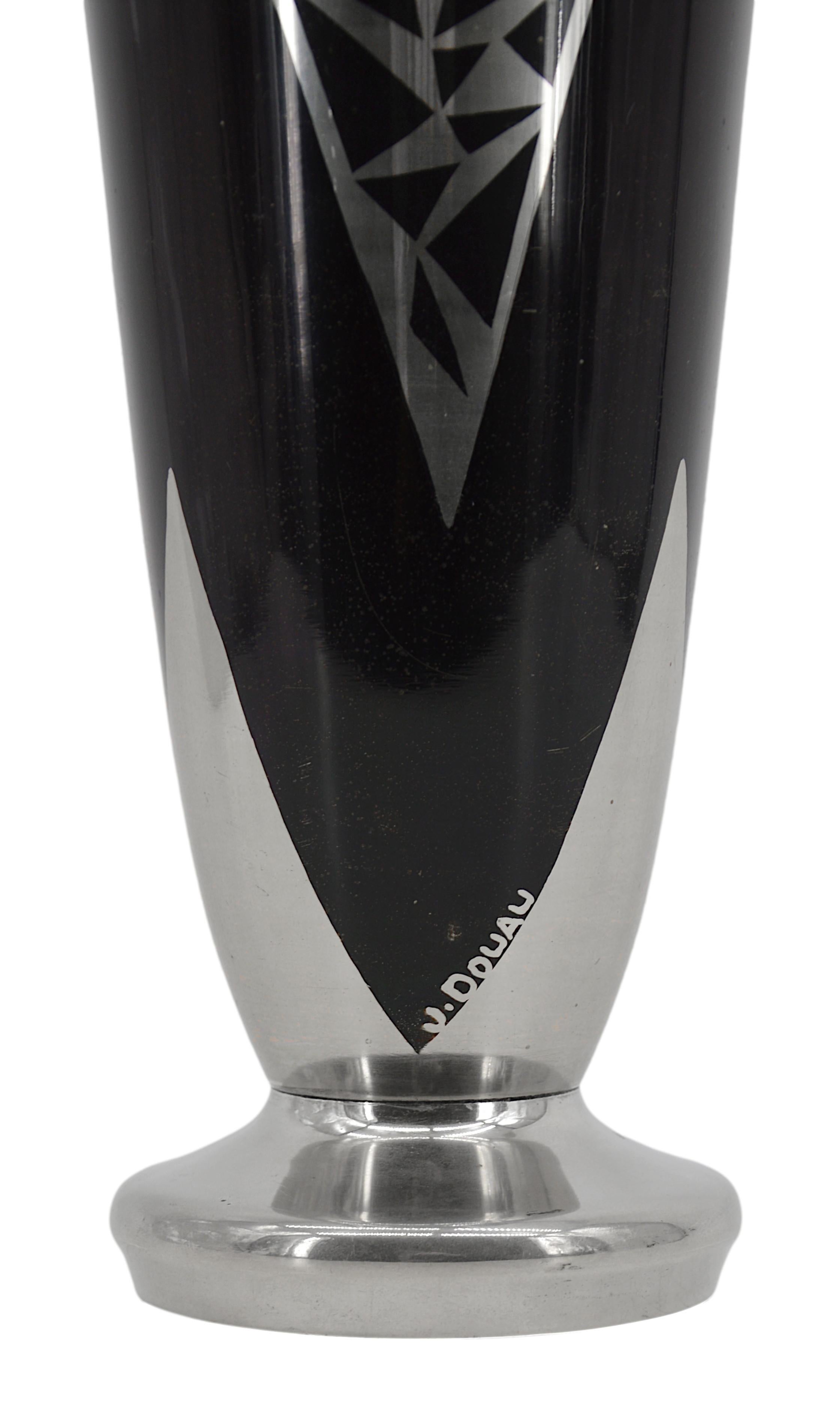 Francese Vaso in ottone Jacques Douau 1937 in vendita