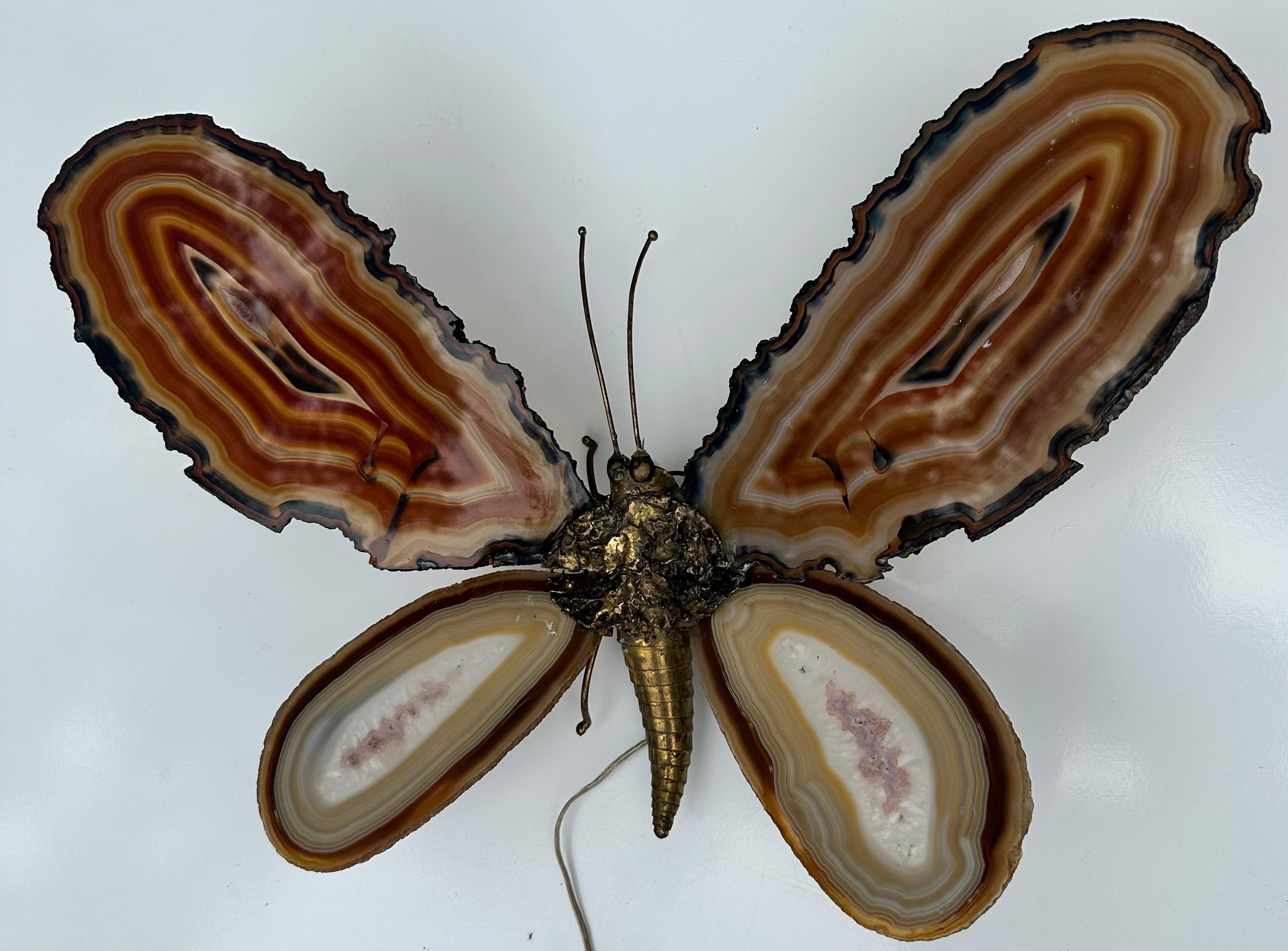 Français Jacques Duval Brasseur Papillon mural en agate et laiton  Abat-jour  en vente