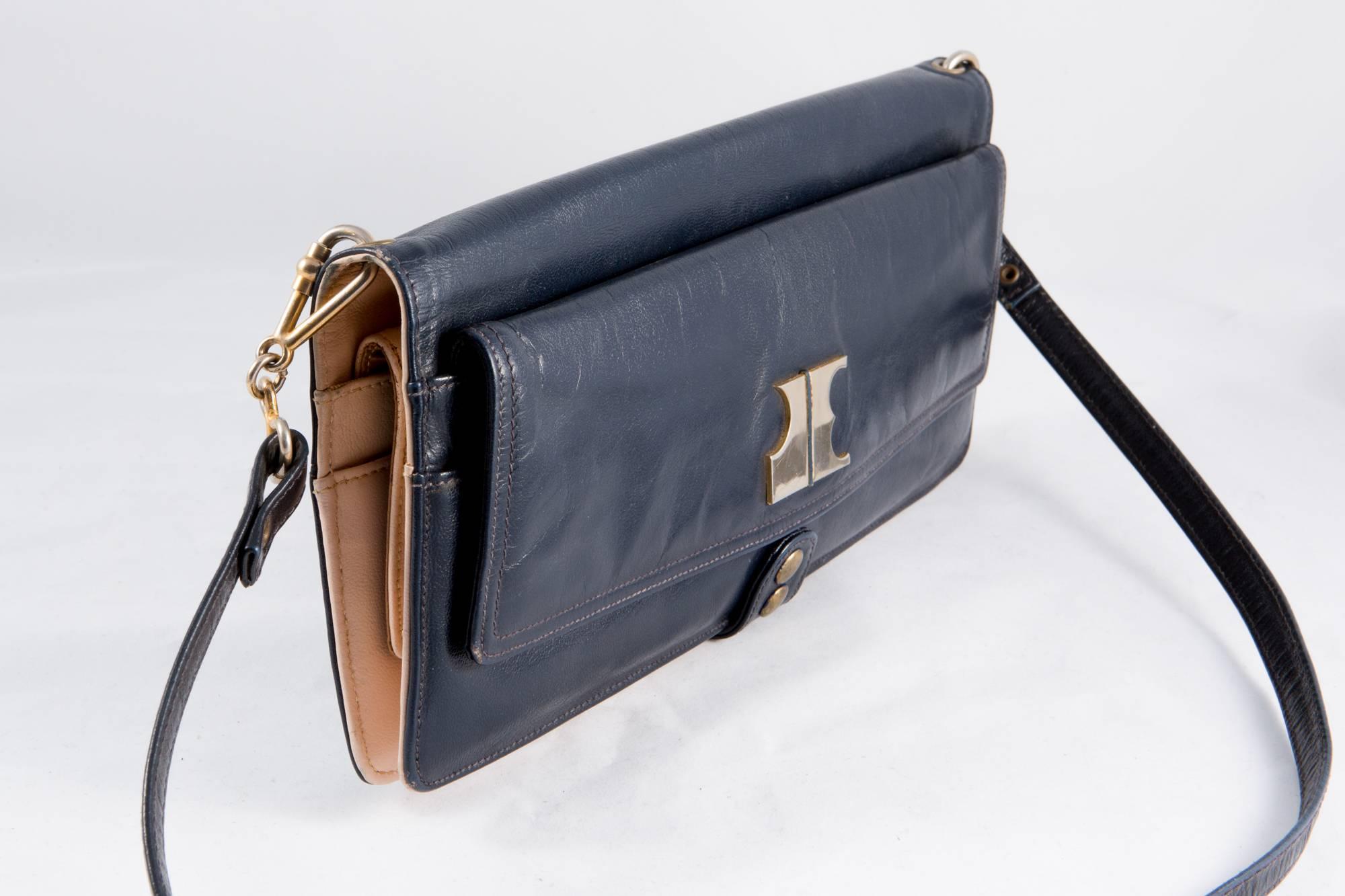 Jacques Esterel 1970s navy and cream long baguette bag featuring detachable shoulder strap with silver tone hooks,, many zipped pocket, a front silver tone front logo.
In good vintage condition. Made in Belgium.
Length 12,9 in. (33cm)
Height 5.5in.