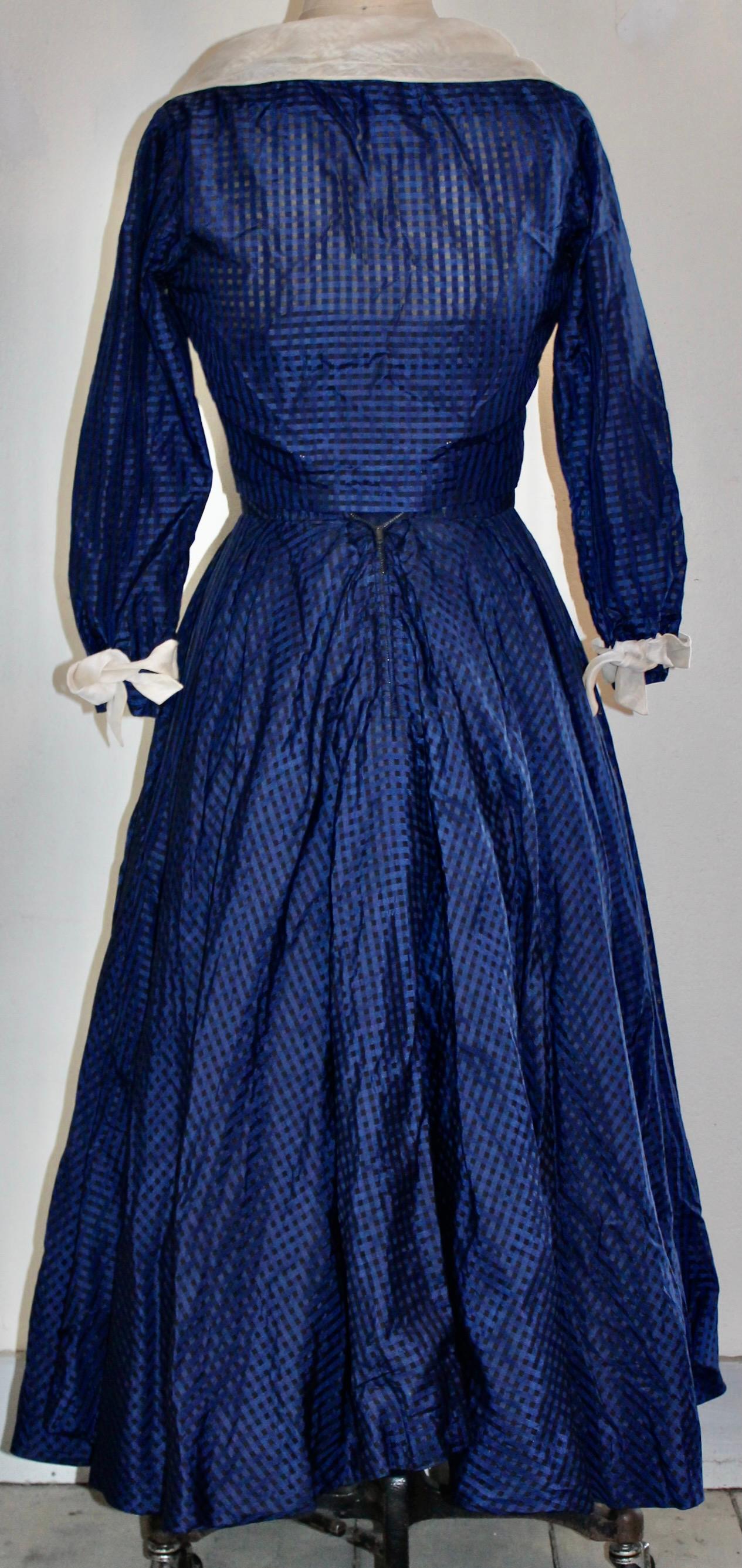 Jacques Fath 1940's Blue Taffeta Gown For Sale 4