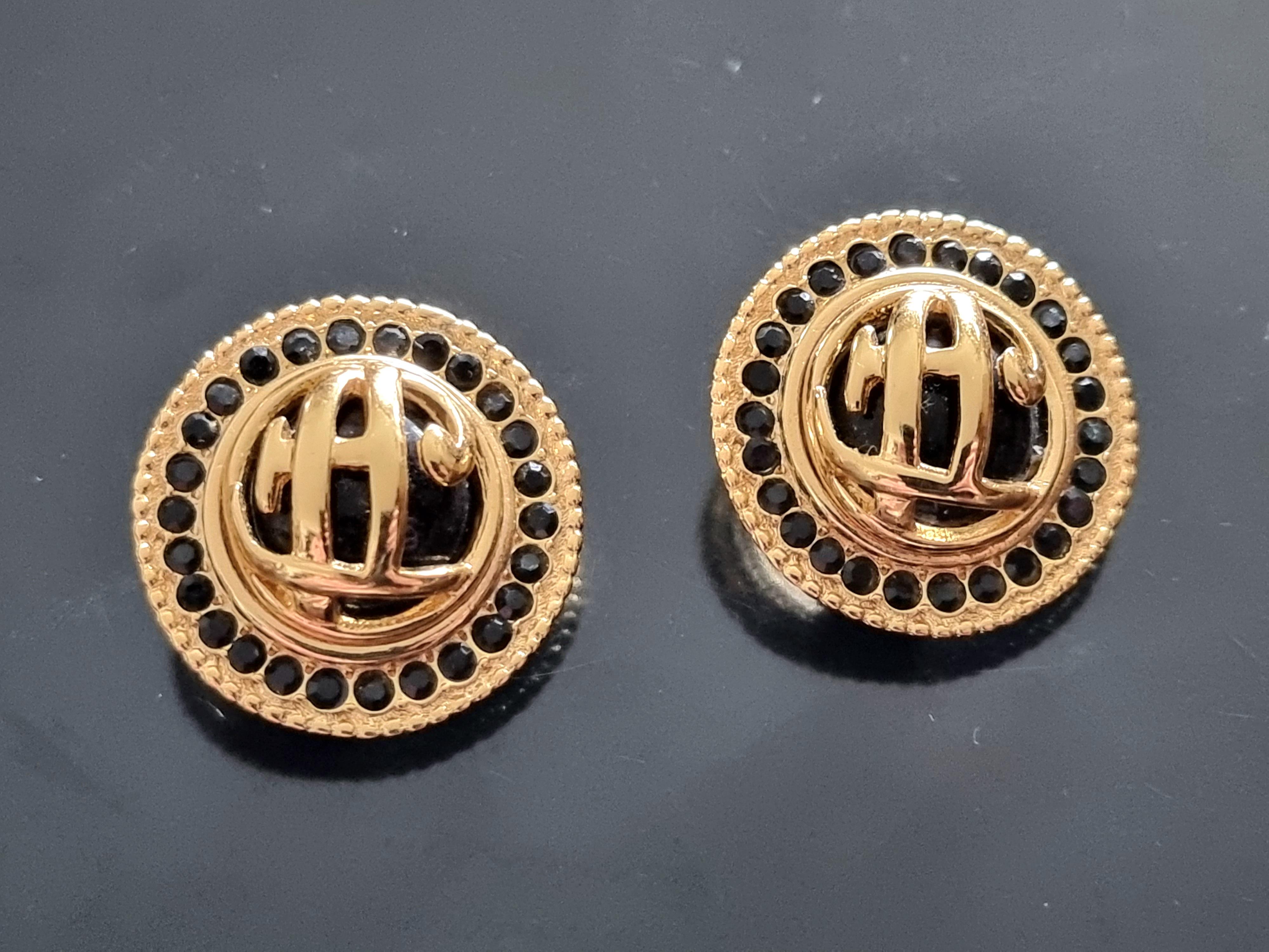 Clip On Earrings,
vintage,
signed,
Haute Couture designer Jacques FATH,
diameter 3 cm, weight 1 x 14 g,
very good state.

Jacques Fath, born September 6, 1912 in Maisons-Laffitte and died November 13, 1954 in Paris, is a great French couturier