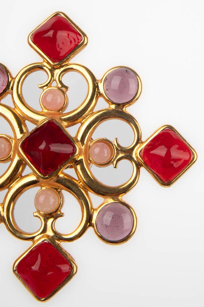 Jacques Fath Golden Metal Earrings with Pink and Red Glass Paste Cabochons For Sale 2