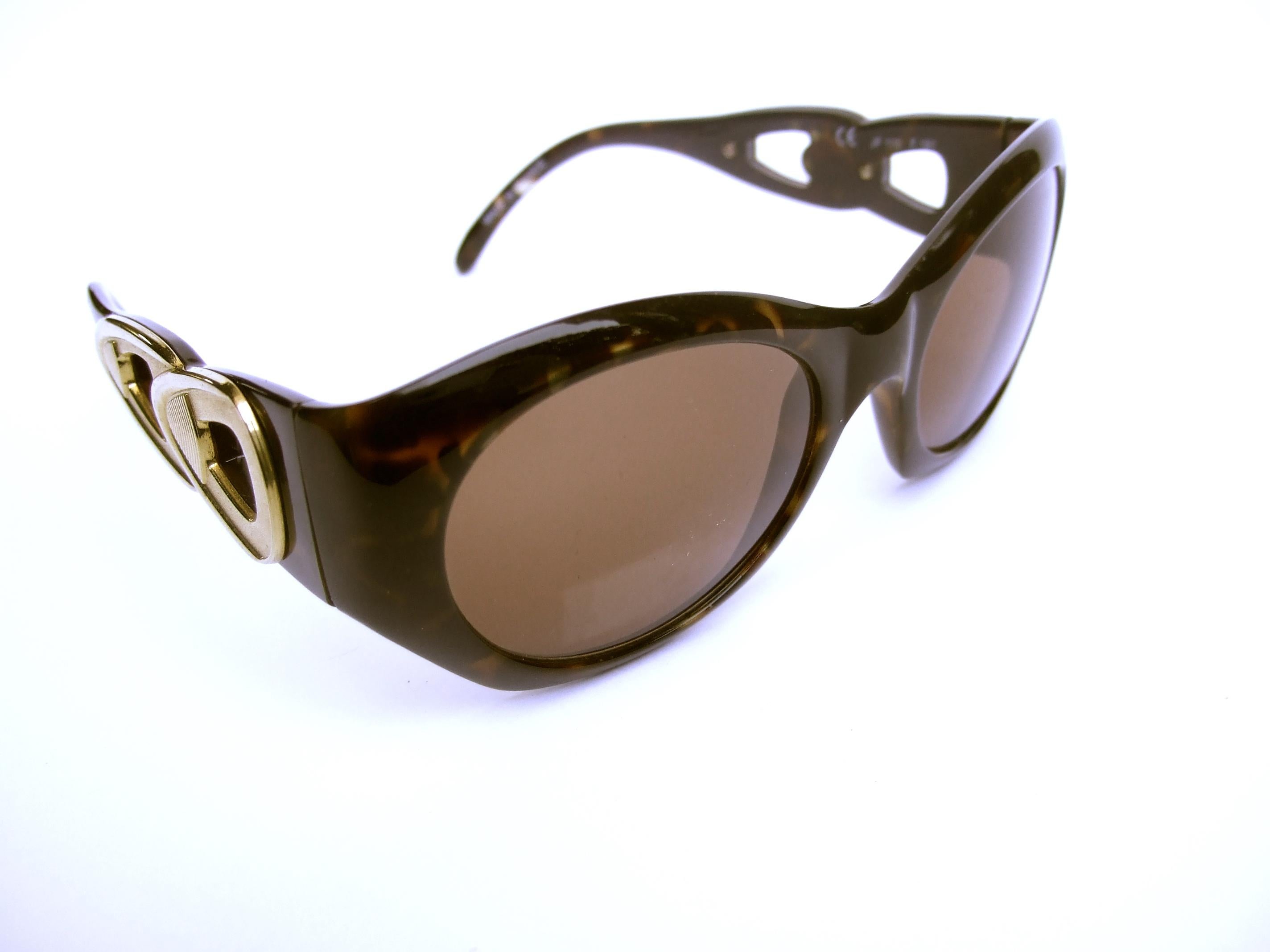 Jacques Fath Paris Tortoise shell lucite brown tinted lenses sunglasses c 1990s
The sides are designed with gilt matte metal cut-out hardware 
Made in France 