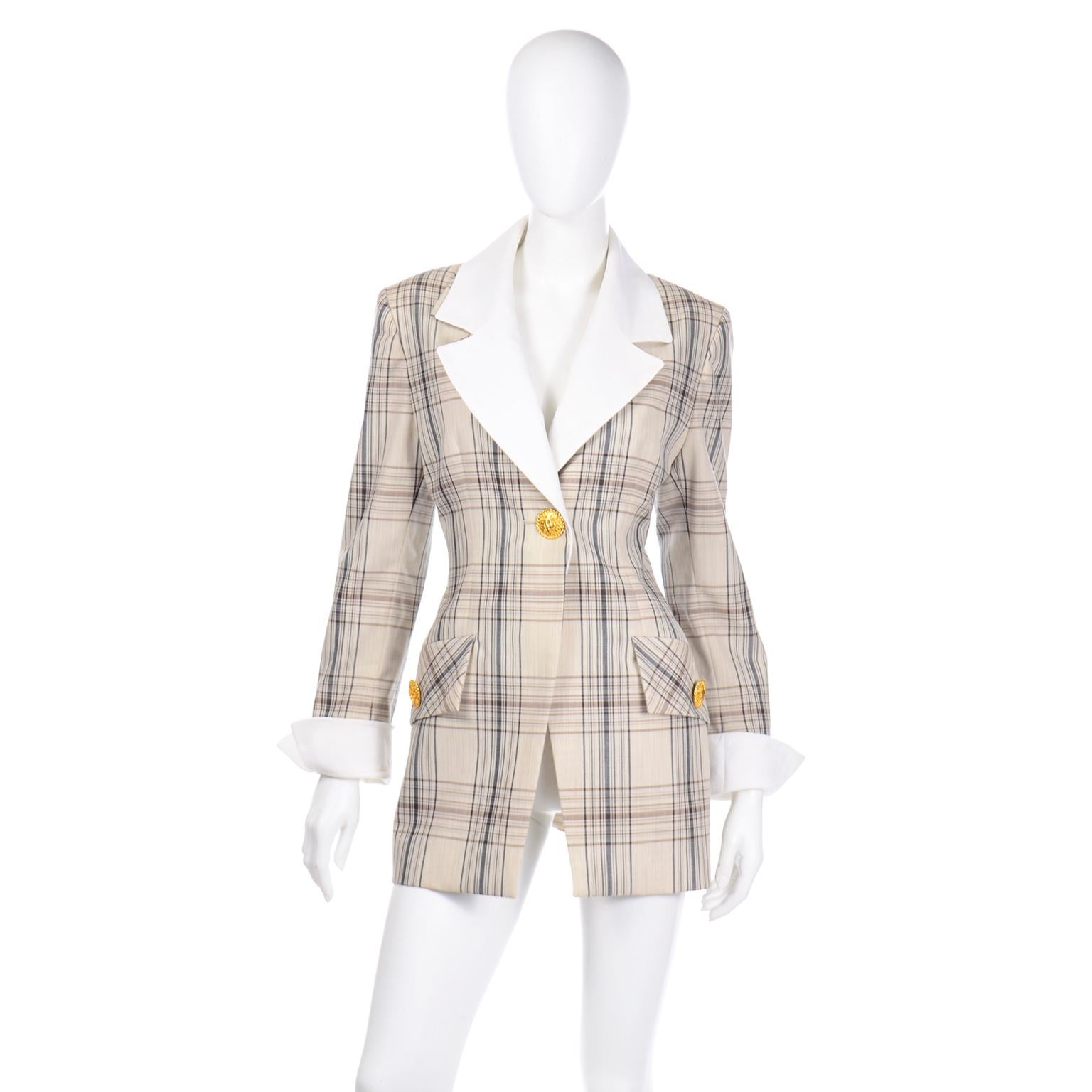 This is such a beautiful, versatile designer  designed from the 1994 Spring/Summer Jacques Fath collection. The jacket is so easy to pair with other things in your wardrobe and we love that it has buttoned in  removable collar and removable cuffs! 