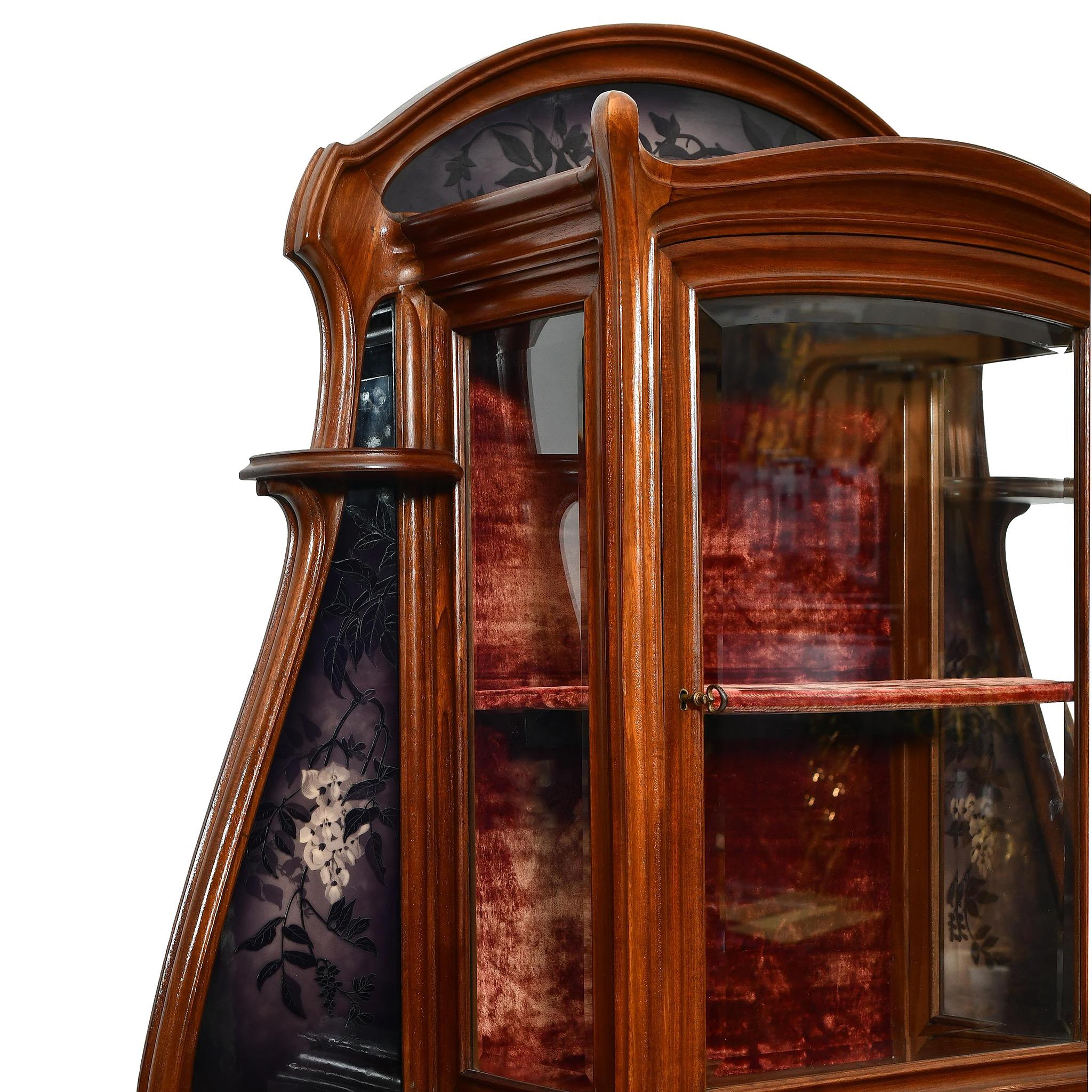 Vitrina Jacques Grüber en Excelente estado para la venta en New York, NY