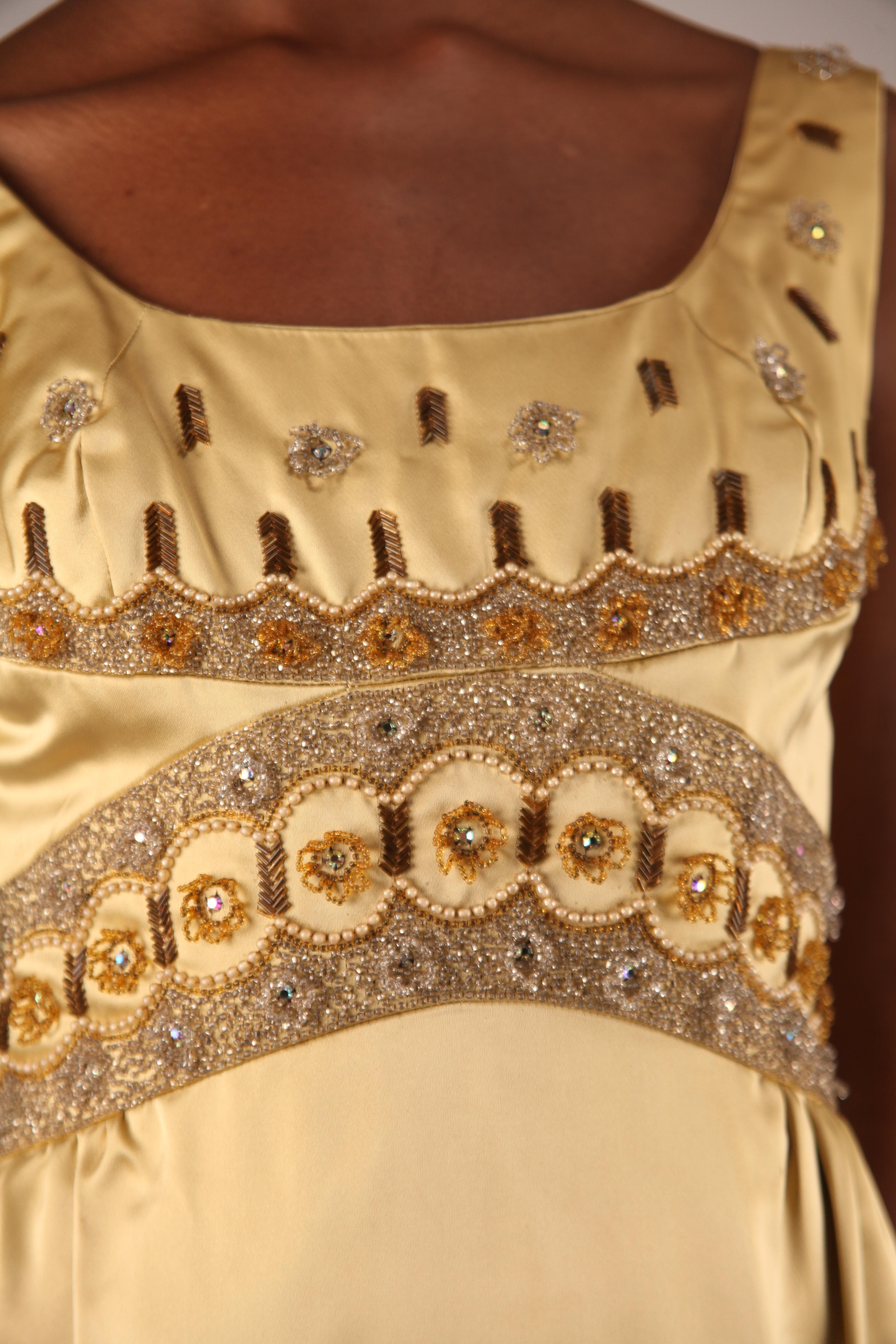 Jacques Heim Couture-Abendkleid aus goldfarbenem Seidensatin, ca. 1960er Jahre im Angebot 3