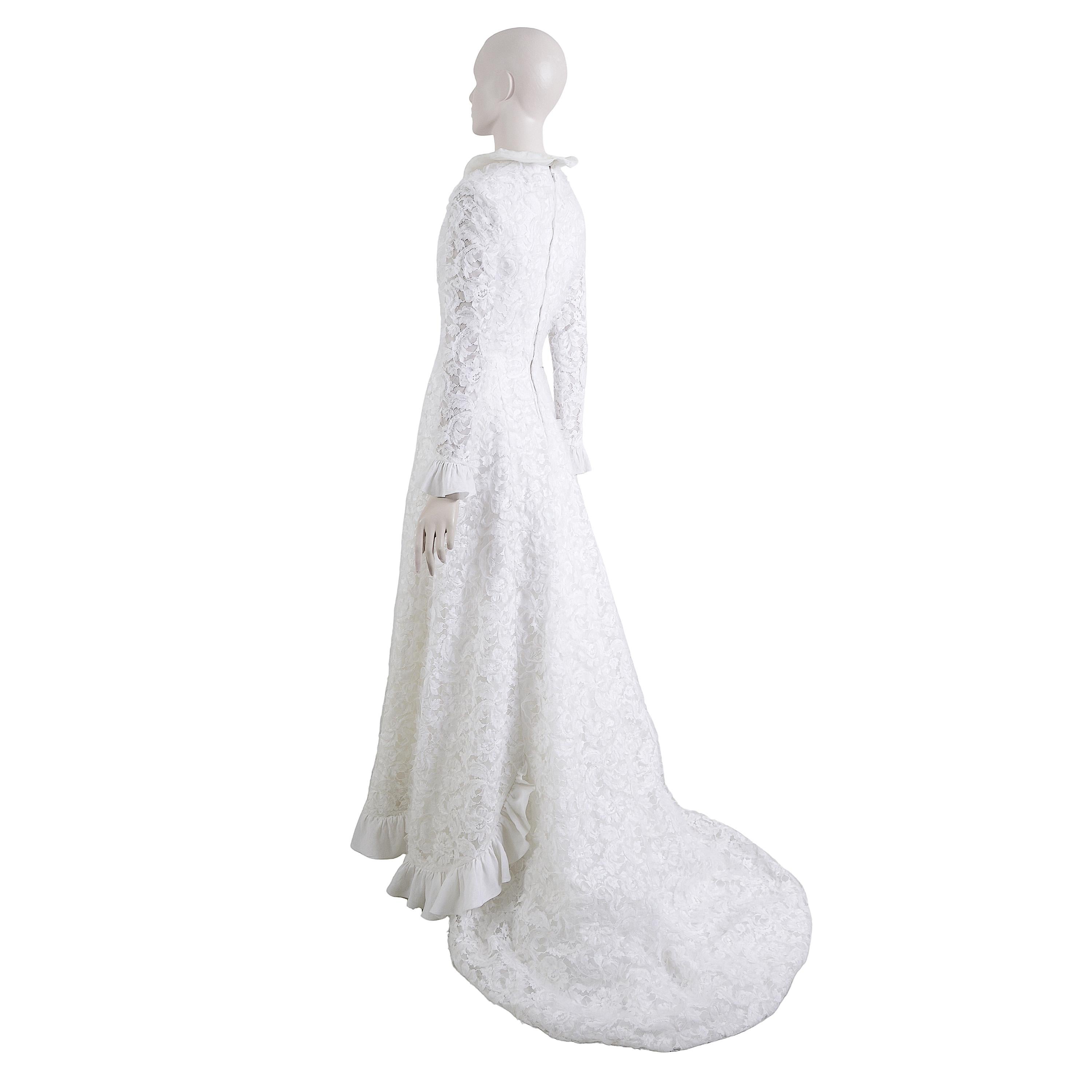 Vestido de novia de encaje marfil de los años 60 de Jacques Heim Vintage By Les mariées de Jacques Heim en venta 7