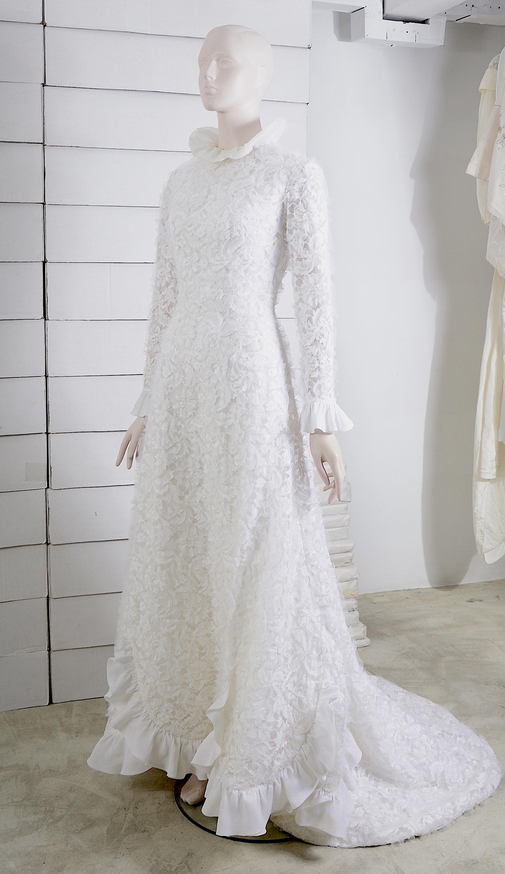 Vestido de novia de encaje marfil de los años 60 de Jacques Heim Vintage By Les mariées de Jacques Heim en Excelente estado para la venta en Antwerpen, Vlaams Gewest