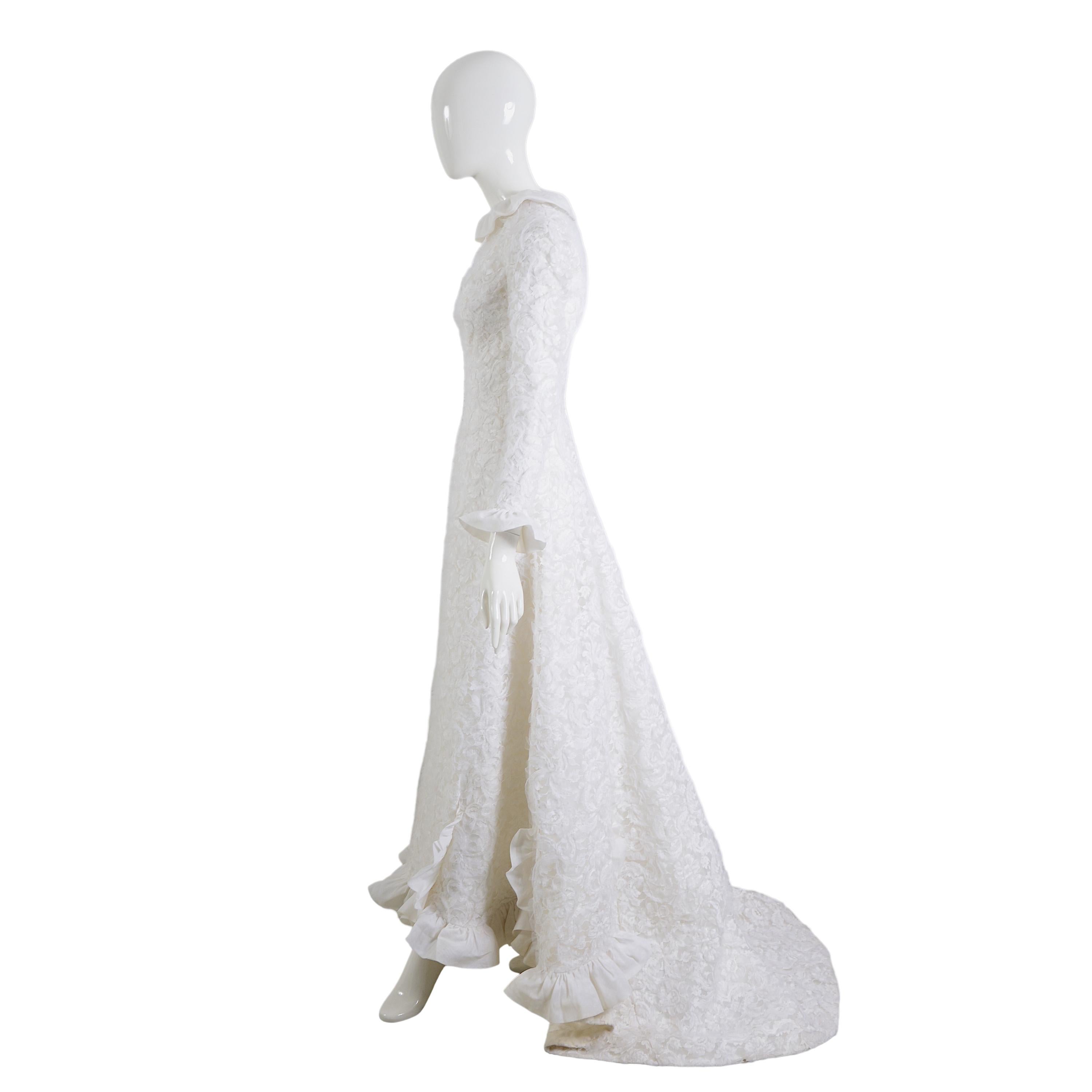 De las mujeres Vestido de novia de encaje marfil de los años 60 de Jacques Heim Vintage By Les mariées de Jacques Heim en venta