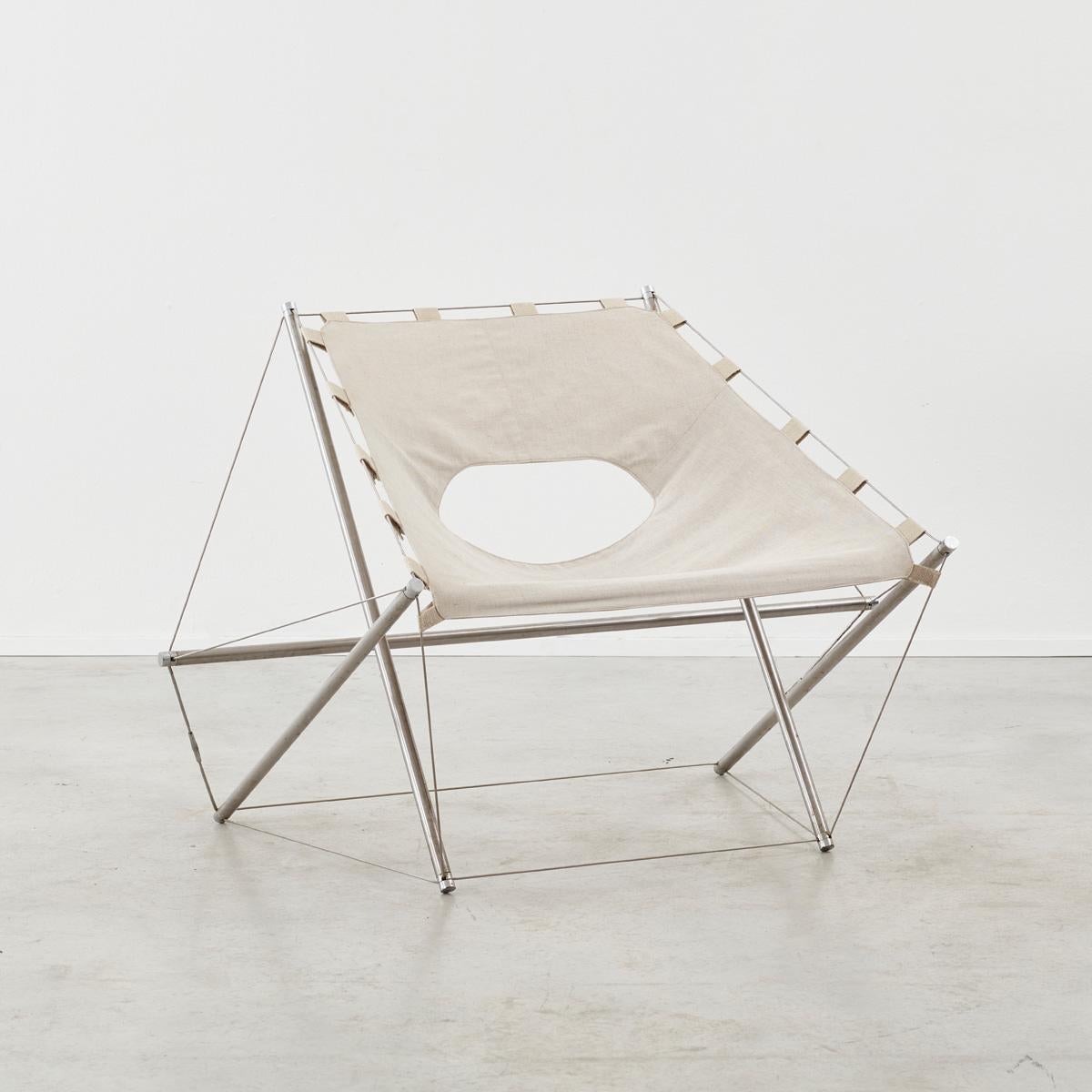 La chaise Galaxie, également connue sous le nom de chaise Zig-Zag, est un design inimitable de l'architecte et designer français Jacques-Henri Varichon (1945-aujourd'hui). Exposées en 1969, ces chaises ont été décrites par leur créateur comme étant