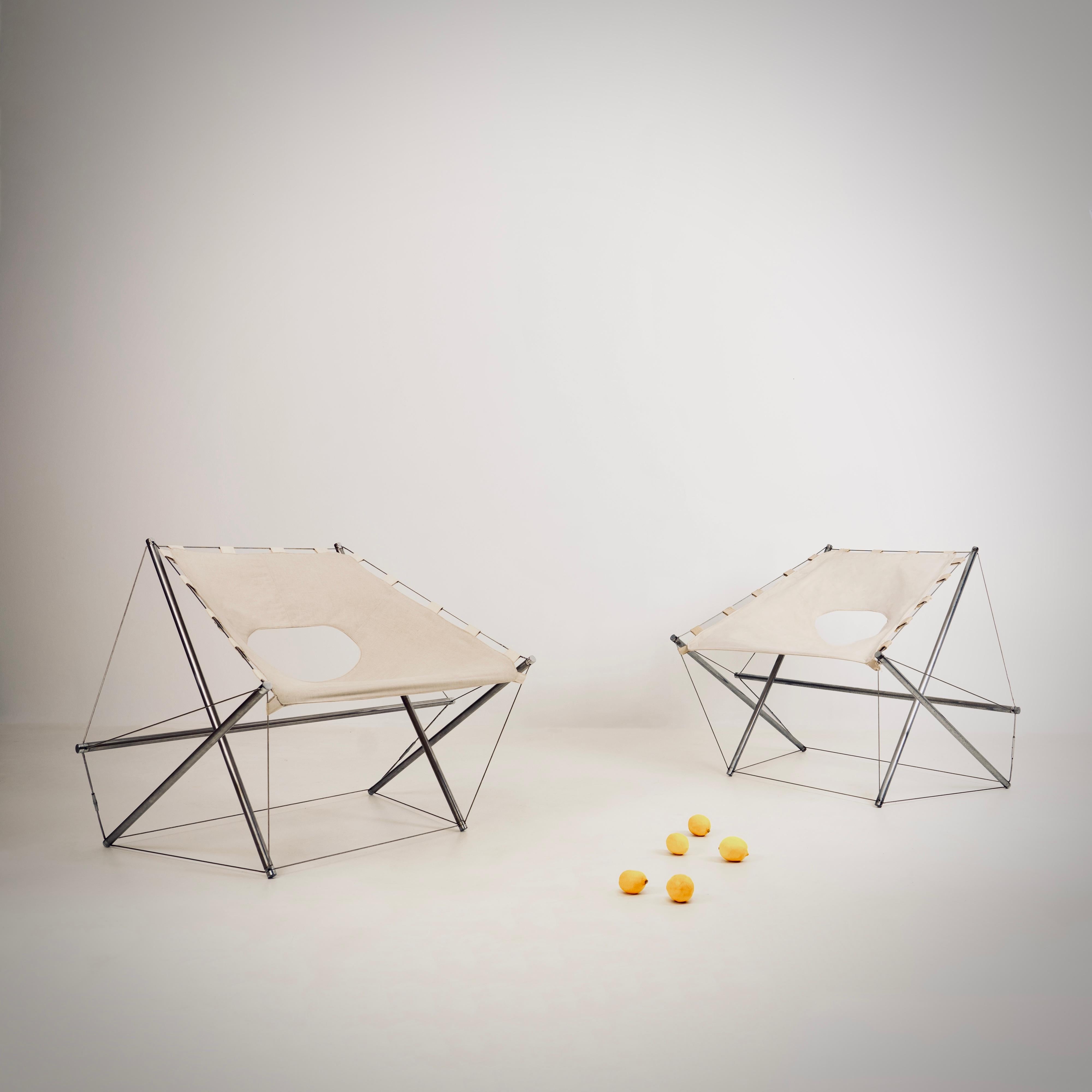 Jacques Henri Varichon (1945-2011)
Rara coppia di poltrone Structura o Galaxie
Edizione Steiner, Francia, circa 1969
Metallo cromato e tessuto telato ecrù
Haut. 67 (assise 39) × Larg. 118,5 × Prof. 86 cm

Riferimento:
Primo esempio di struttura