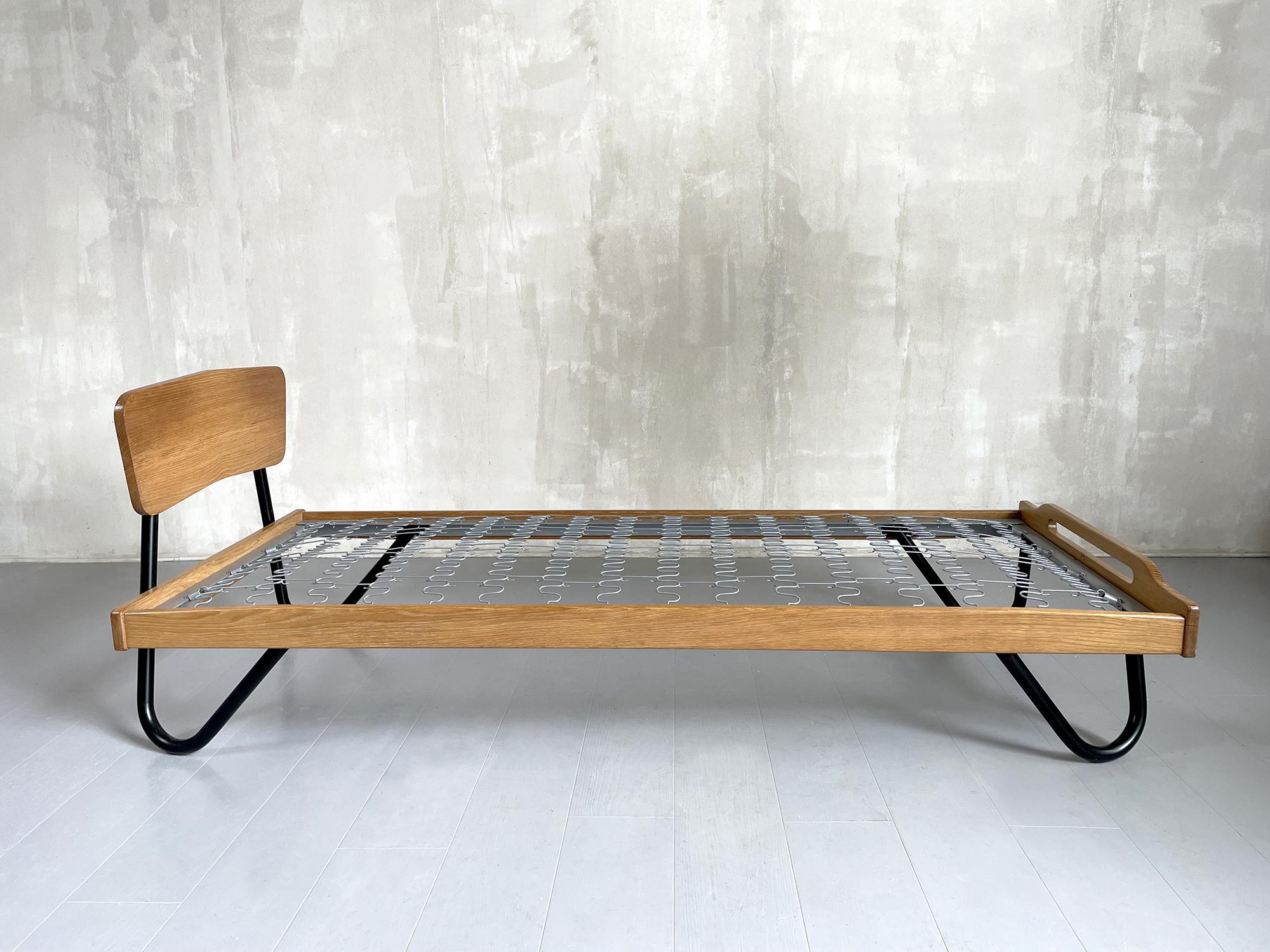 Mid-Century moderno Jacques Hitier, Letto da giorno, Francia 1950 in vendita