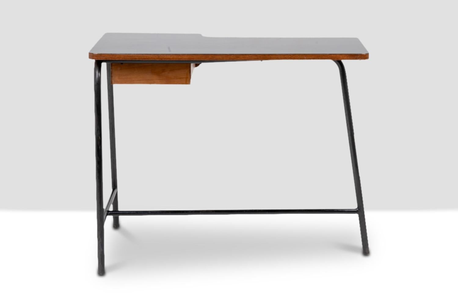 Jacques Hitier for MBO.

Blond oak desk opening with a drawer on the front. Black laminate top. Tripod base in black lacquered metal.

French work realized in 1951.

Reference: LS5469909E