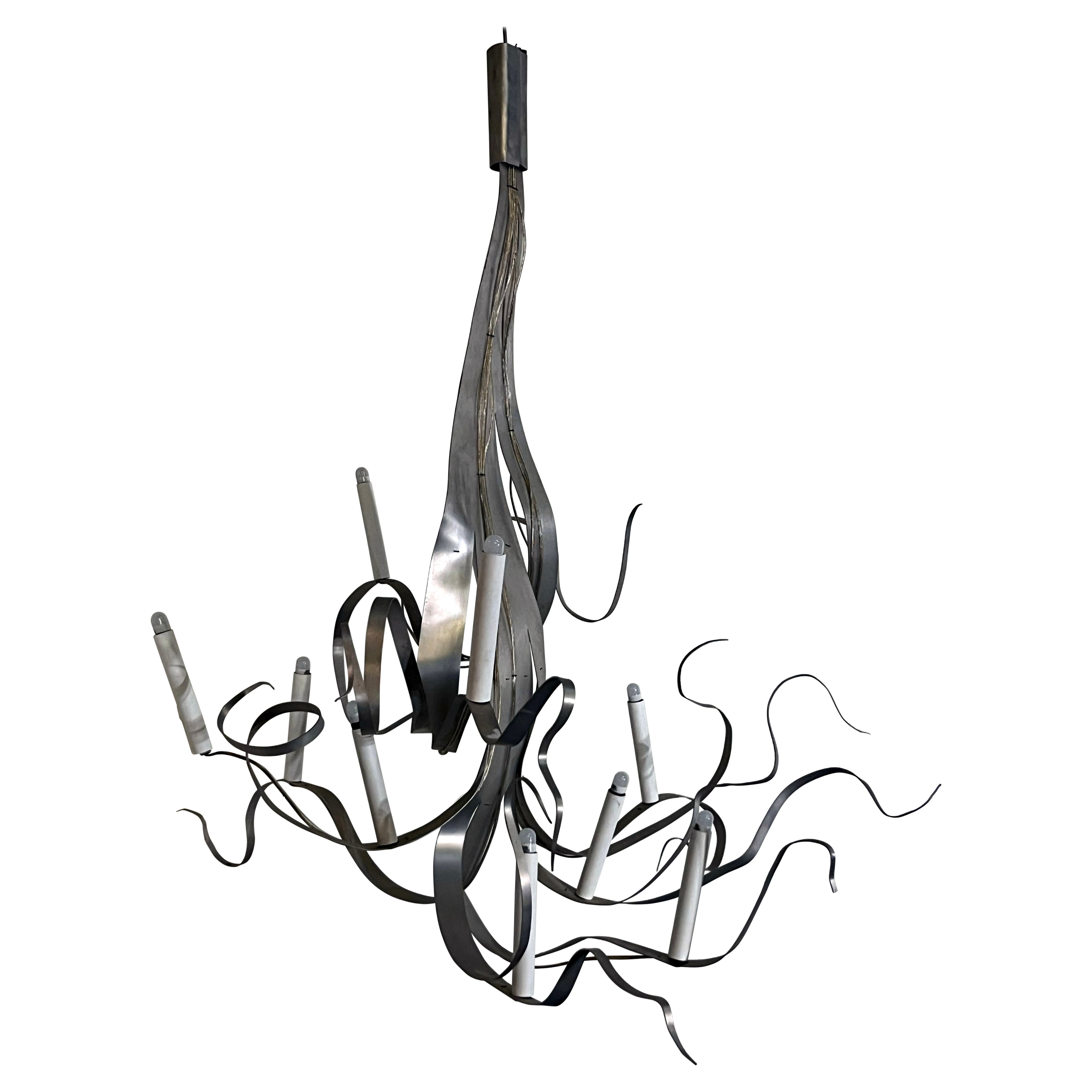 Lampadario scultoreo a nastro in metallo patinato di Jacques Jarrige, Francia, anni 2000 in vendita