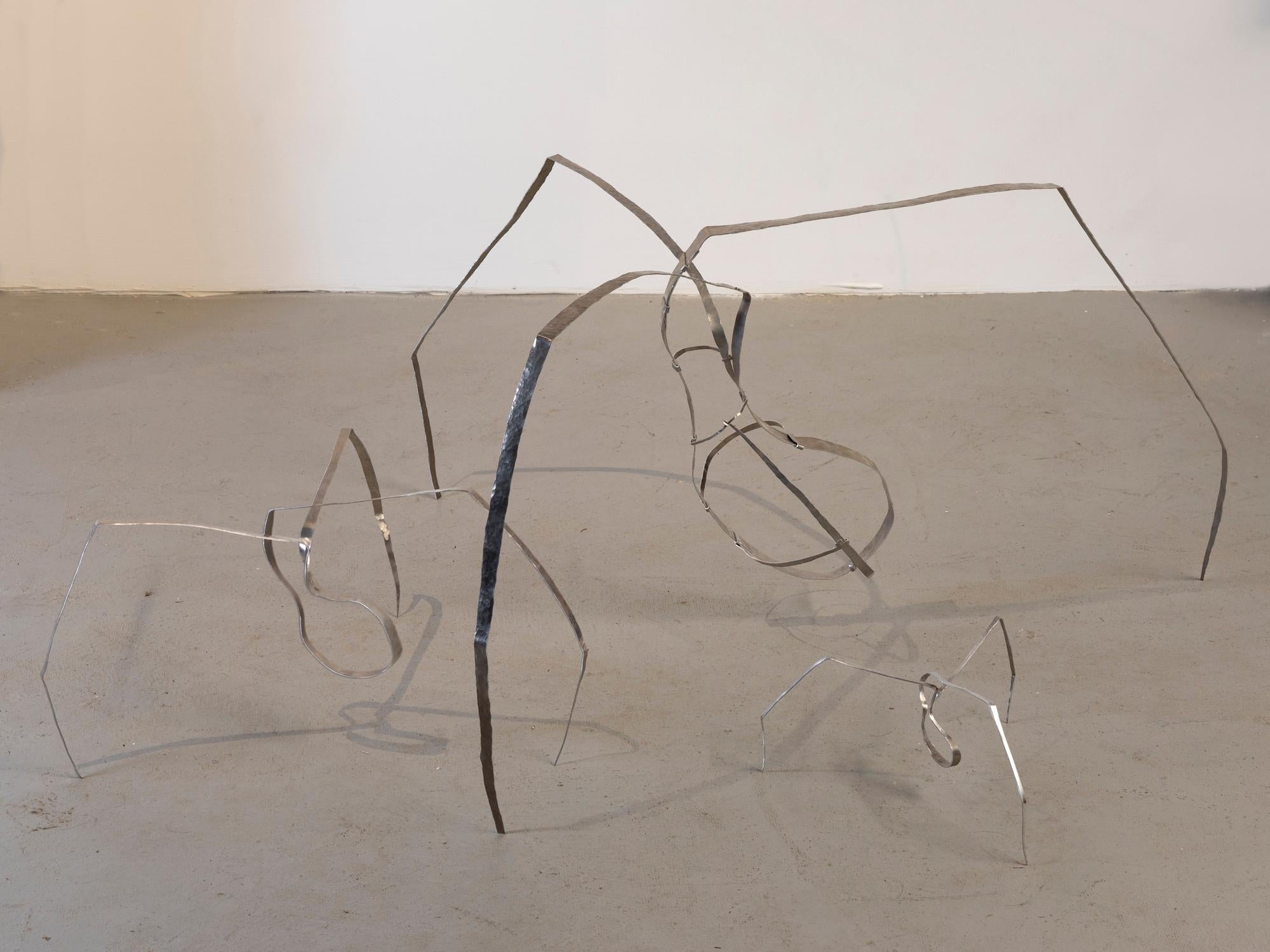 Spider #1 in alluminio - Abstract Sculpture Nero di Jacques Jarrige
