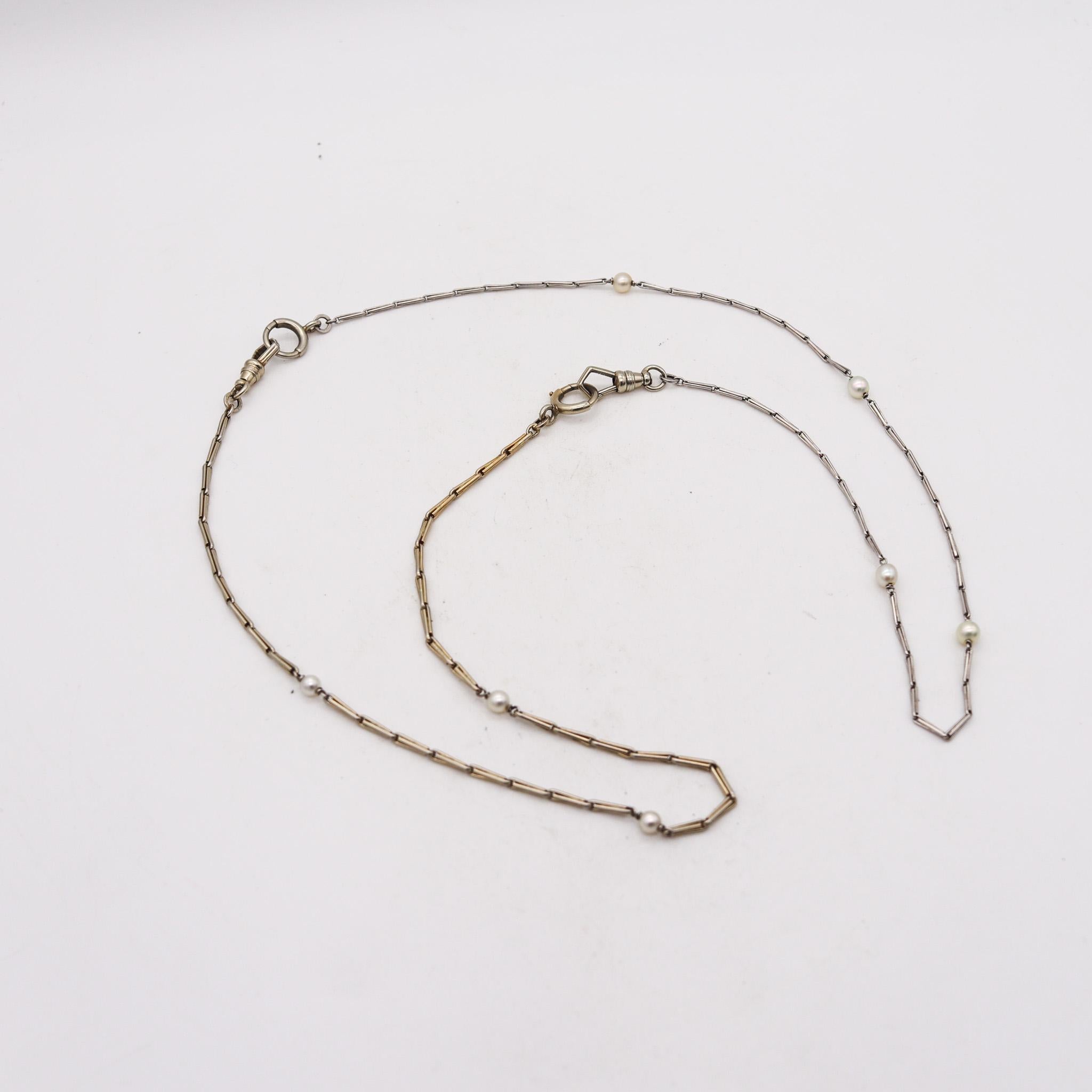 Convertible necklace designed by Jacques Kreisler & Co.

A converted double chained  necklace, created during the art deco period in New York by Kreisler Company. They were crafted around the 1925, with intricated links in solid white gold of 18