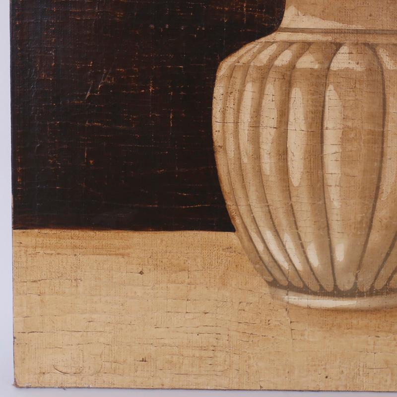 Une très grande peinture à l'huile sur toile de jute représentant des lys dans une jardinière, exécutée dans le style des fresques anciennes avec une simplicité tranquille qui évoque un sentiment de sérénité. Signé Jacques Lamy en bas à droite.
